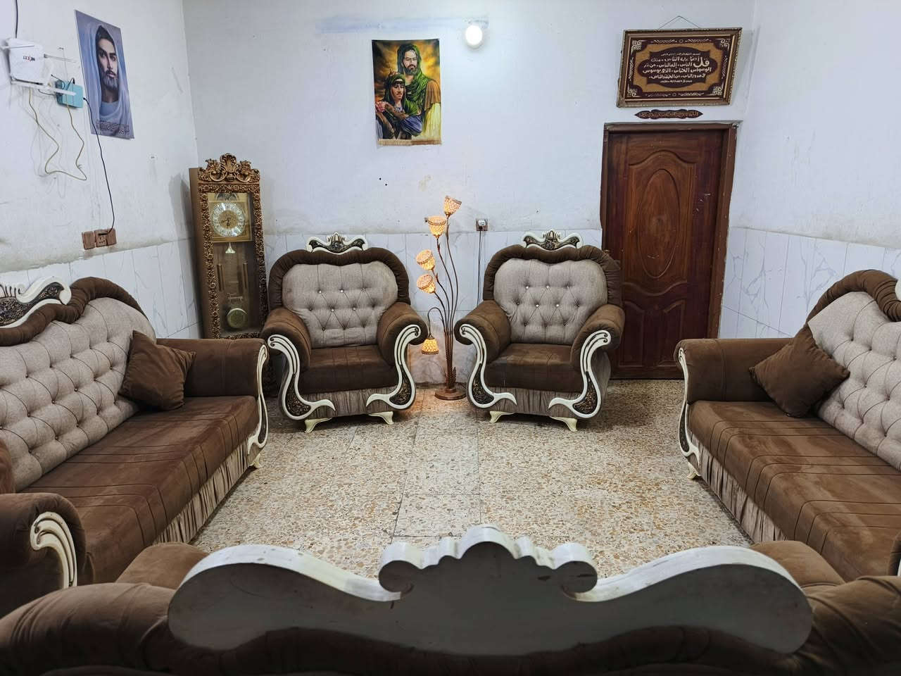 تخم ملكي تكمه نظيف جدا 10مقاعد ب275الف وبي مجال المكان الوشاش *********** يوجد توصيل بكروة يوجد واتس اب
