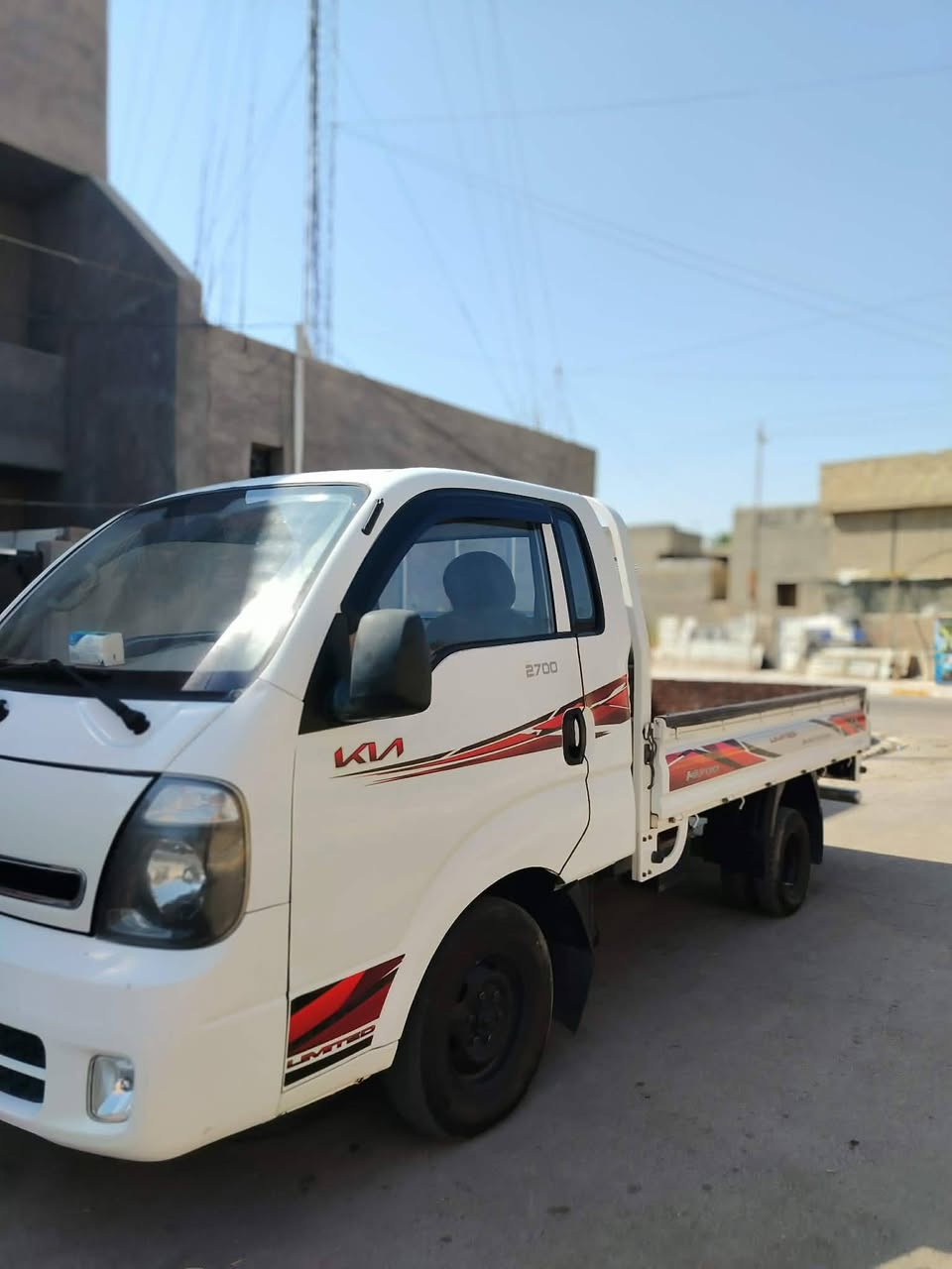 سلام عليكم سياره للبيع موديل 15 مكان 
بغداد طارميه سياره نضيفه
محرك 2700 مفتوح 
سياره بيه ضربه بنيد ودعاميه بس 
السعر 105 بيه مجال للطيبين ***********
