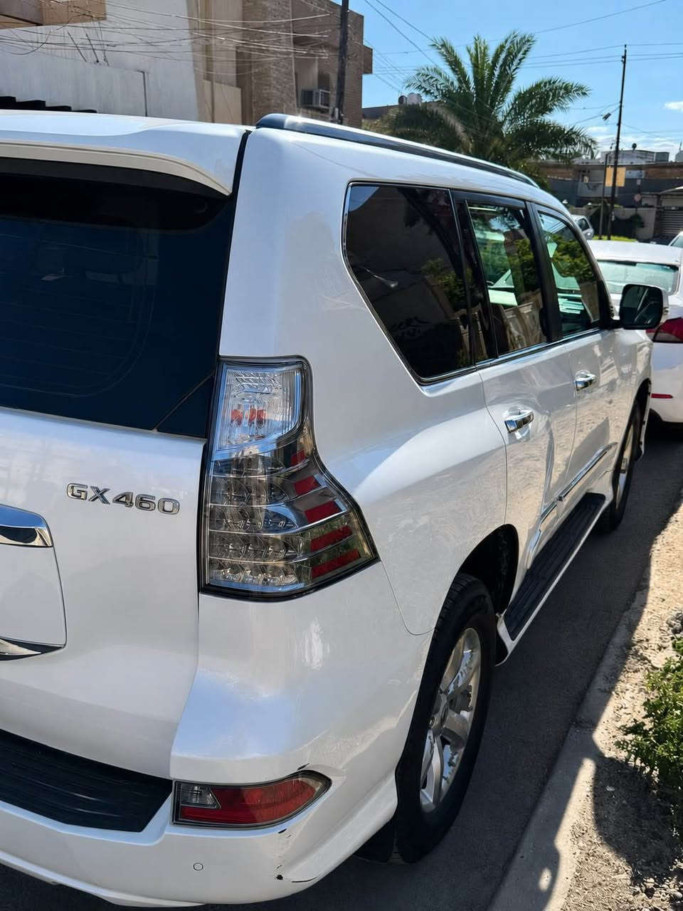 للبيع: لكزس GX 460 (الفئة الراقية) موديل 2019نوع 

السيارة: لكزس GX 460 (جي أكس 460) - عائلية دفع رباعي 

الموديل / سنة الصنع: 2019.سعة المحرك: 4.6 لتر - V8 (8 سلندر) بقوة جبارة وعملية جداً.
الكير : أوتوماتيك.نوع الدفع: دفع رباعي مستمر (فورويل 4x4).

فتحة سقف.مقاعد جلد فاخرة مع نظام تبريد وتسخين للكراسي.شاشة عرض رئيسية مع نظام ملاحة (نفيغيشن) وكاميرا خلفية.حساسات أمامية وخلفية كاملة

 نظام النقطة العمياء ومثبت سرعة وتحديد مسار.إضاءات LED أمامية وكشافات ضباب.تحكم كامل من المقود بالنظام الصوتي والهاتف.

حالة السيارة: ممتازة جداً نظيفة من الداخل والخارج، صيانة دورية منتظمة

.للاستفسار والتواصل: [***********
رقم اربيل متواجد بغداد 
ماشيه سياره 90 km بغداد, العراق
