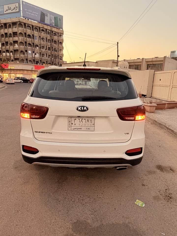 السلام عليكم سورنتو موديل 2019 خليجي 

مكينة 6 سلندر
موصفاتهة 

بصمة 

كشنات الامامية كهرباء
جنطة كهرباء
اربع وضعيات قيادة
بردات خلفية 
شاشة كبيرة بلادية 
كامرة خلفية دوارة 
حساس امامي وخلفي 
مري شفط 
بصمة ابواب 
ثلاث قطع تبريد 
سبعة راكب 

تايرات جدد وحدادية جديدة 

تبريد ثلج ما يبوخ منضومة جديده كاملة 

السيارة جديدة حتى كتلوكات شركة بية

عنواني بغداد 
السعر 217 
رقم / ***********
ملاحضة / بيه نص جاملغ صبغ الامامي بس وبارد
