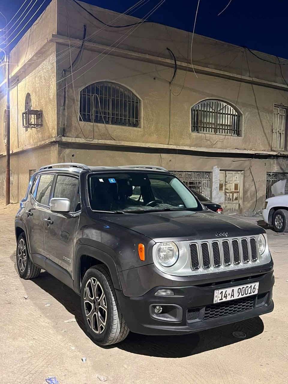 جيب رنكد ٢٠١٦ وارد أمريكي فوول مواصفات ماعدا فتحه السياره  حادثهه فقط جاملغ وبنيد والباقي كفاله كير مكينه حداده بالجيسس  ماشيه 135mi رقم بصره سنويه جديده السياره جاهزه 
مكان ابو الخصيب ابو الجوزي 
السعر 105 وبيها مجال 
الهاتف ***********
