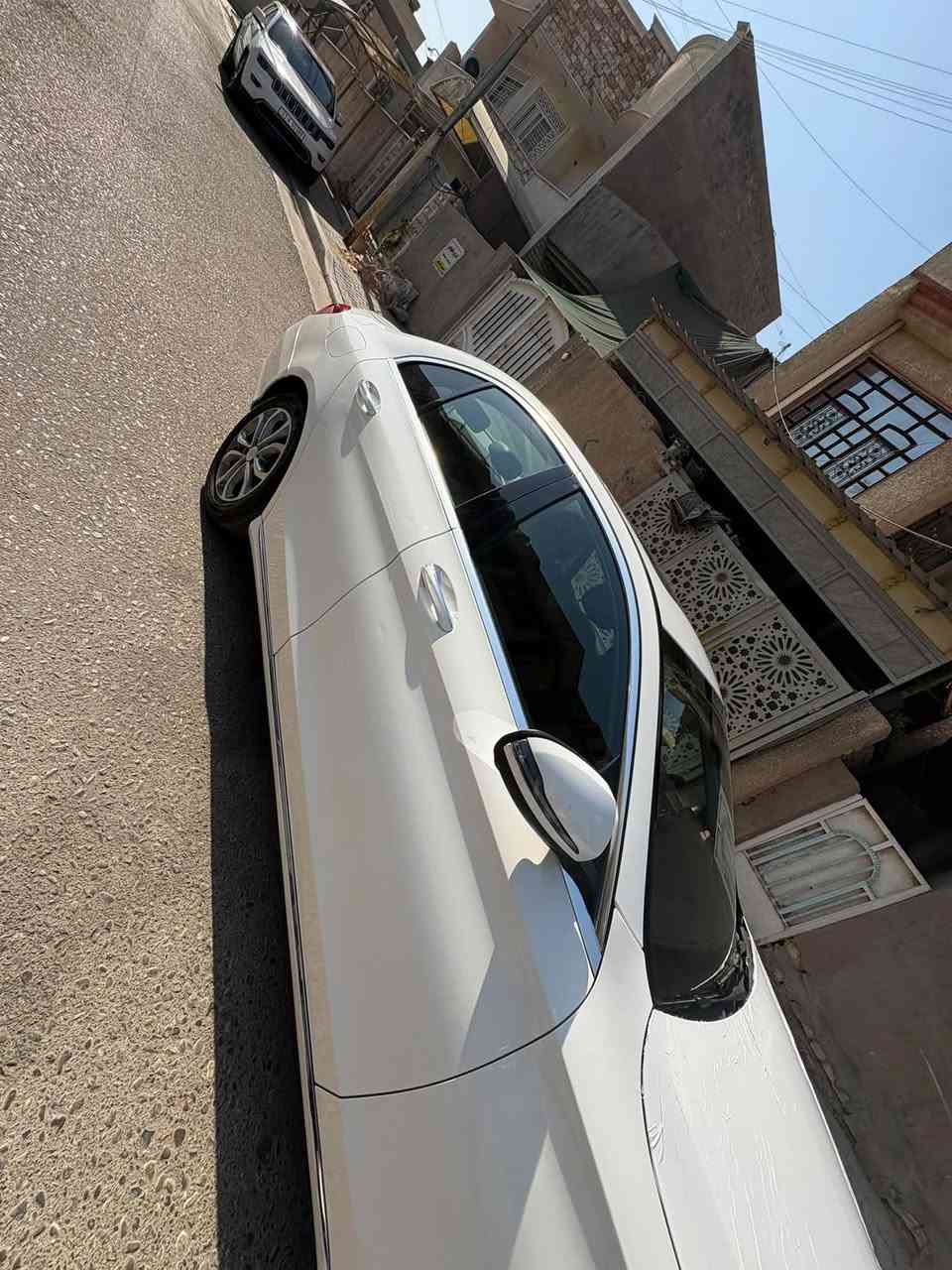 سلام عليكم للبيع مارسدس c220d ديزل كاز 2016
ماشية 190 الف تفويلة مالتهة 950 كيلو 
تبريد جديد ثلج 
ادامة كاملة جديدة من دهن وفلاتر 
تايرات جدد 
سيارة تخبل كلة بلادي جديد 
مكانهة بغداد الدورة 163 ورقة بيهة مجال 
***********

