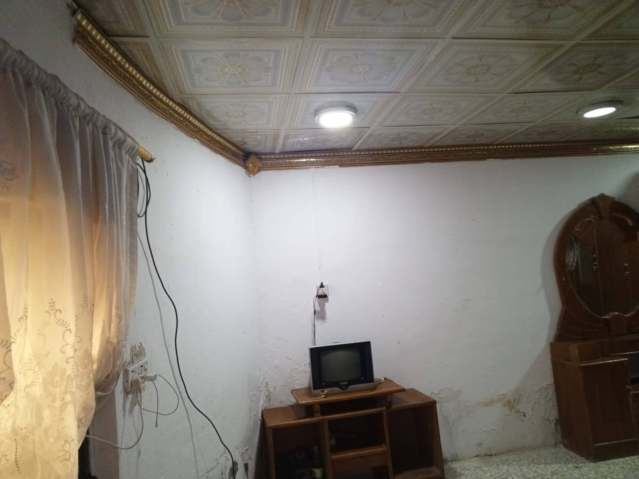 السلام عليكم، نعلن عن توفر منزل للبيع في قضاء الدغارة، قرب الجامع الكبير الواقع في السوق. المواصفات: نوع الملكية: طابو صرف المساحة: 80 متر مربع حالة البناء: قديم مع ترميم حديث المكونات: غرفتا نوم، مطبخ، صالة، صحيات للاستفسار، يرجى التواصل ].***********
