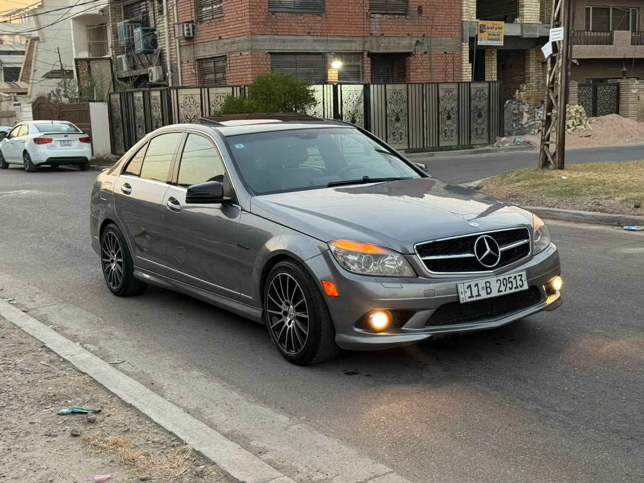 مرسيدس C350 موديل 2008 محرك 6 سلندر البلاد حجم 3500 السياره بيها كت C63 ,, وارد امريكي صبغ قطعتين الجاملغات الخلفيه بدون دواخل وقطعتين كلير فقط البوب الخلفيه توحيد لون ،، بقيه السياره كفاله ،، محرك وكير مبدلات جدد مال وارد ،، صدر كله جديد ،، تبريد ثلج ،، المواصفات فول ،، السياره جاهزه من كل النواحي ،، رقم بغداد دولي وبأسمي المكان بغداد اليرموك 4 شوارع ،، السعر 110 ورقه *********** بغداد, العراق
