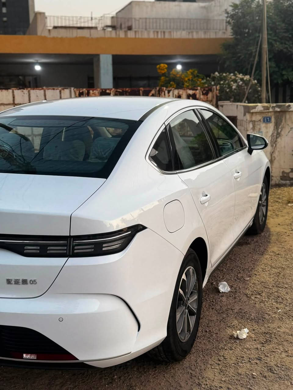 السلام عليكم BYD دست روير ام الفتحه للبيع 
مكفوله كفاله عامه 
ماشيه فقط 1400 الف واربعميه 
فتحه سقفيه ب قماره 
العنوان : بغداد
السعر : خاص  
للتواصل : ***********
