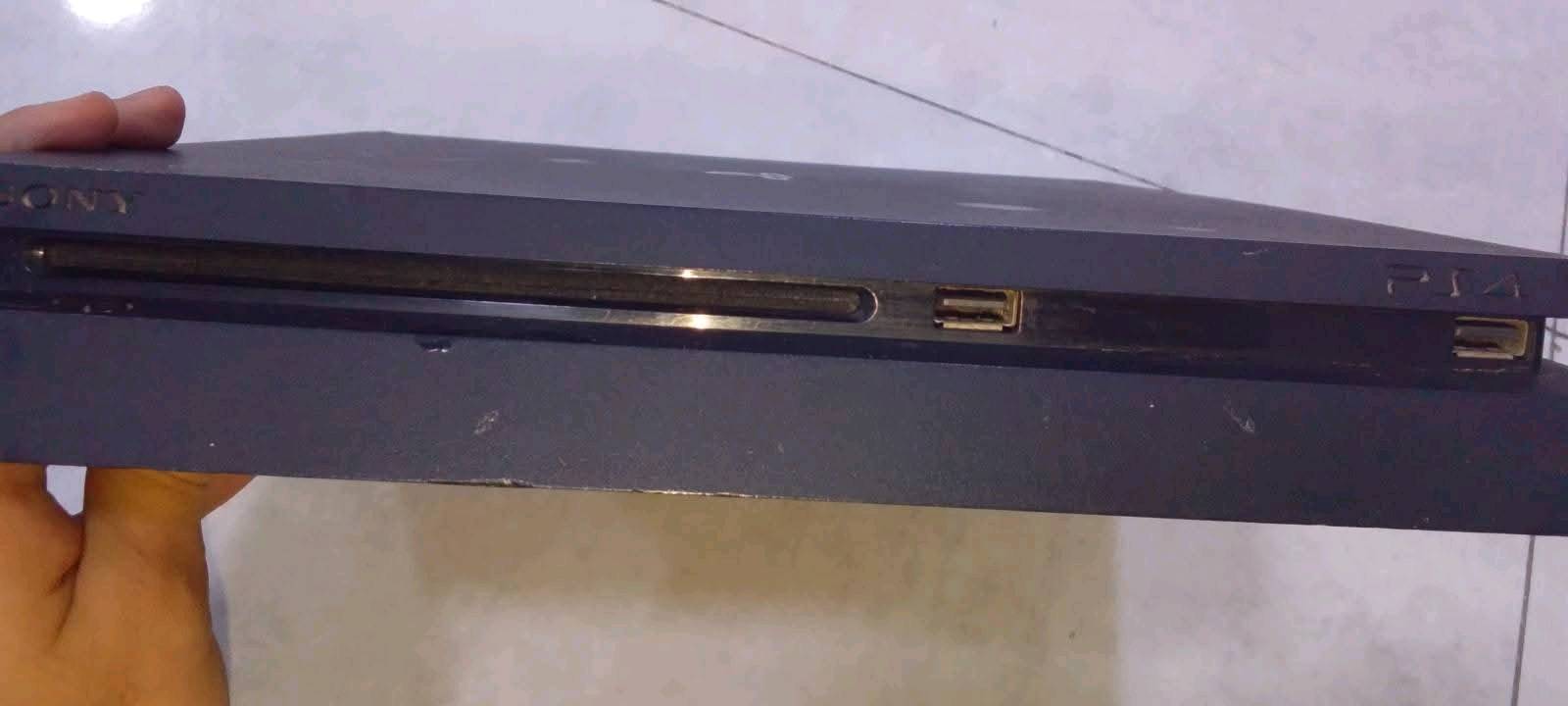 سلام عليكم  عندي بلايستيشن 4 سليم 🎮
1. مع كامل ملحقاته 🔌 
2. جوستك شبيه البلايستيشن 5 🎮
3. بالاضافه الى يو بي اس من شركة POWER MAX ECO الألمانية 🇩🇪 
4. السعر 200 وبيه مجال   
للتواصل او الاستفسار عبر هذه الرقم *********** واتساب 
أو تواصل وياي عن طريق الصفحه