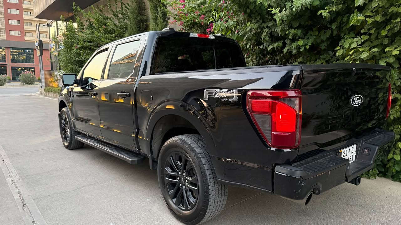 FORD F-150 XLT 2024
V6 2.7 liter 
فول مواسەفات 
تەنها بۆدی لای سەکن بۆیاخە و دەرگای بۆدیەکەی بە بیلاد گۆراوە
هیچ ناوی نەگرتوە و ئێرباگ نەتەقیوە
٢٤ هەزار مایل رۆشتووە و بە شەرتی هەموو فەحسێک ئەیفرۆشم
***********
***********
لە سلێمانیم السليمانية, العراق
