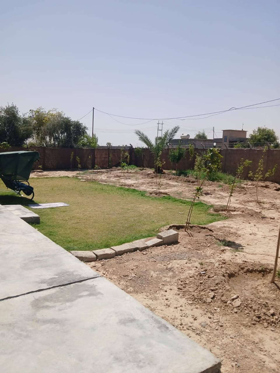 دار سكني
سامراء الطيوب
المساحة الكلية ٥٠٠ متر
مساحة البناء ٢٤٠ متر 
غرفتين نوم ملحقات كامله 
السعر عل خاص او *********** موجود وتساب
