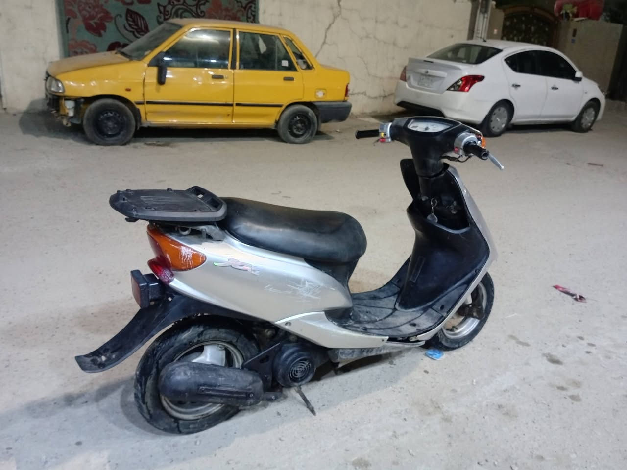 سلام وعليكم دراجه عصفوريه للبيع محرك مجفت كهربايات شغاله هورن سلف شغل بس باتري ضعيف  كابريتر جديد اليوم جبته اكسل نضيف تايرات جدد كفرات نصيفه دراجه نضيفه مال بيت 225 وبي مجال وهذا مو سعرها بس مستعجل عنوان الأمين الثانيه  ***********
