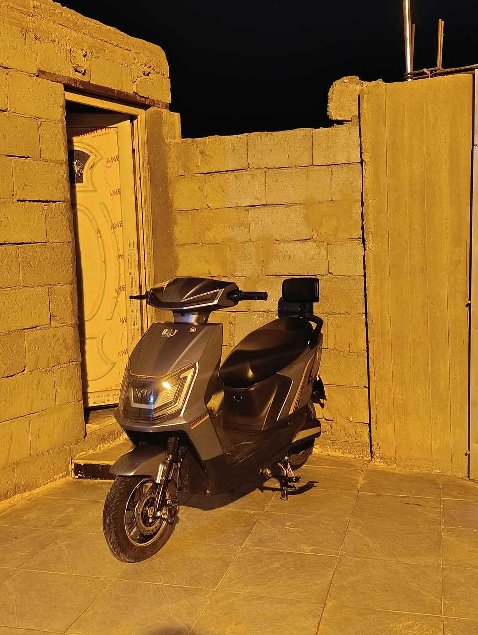 سلام عليكم دراجه شحن نوعيه سكنس شركه الرتاج دراجه صال الها اقل  شهر من اخذتها 4 سرعته بل عداد 120 دراجه حيل نضيفه كلشي شغال بيها سعرها 850وبيها مجال بسيط بيها 6بطاريات الموقع بصره تنومه رقم  ***********
