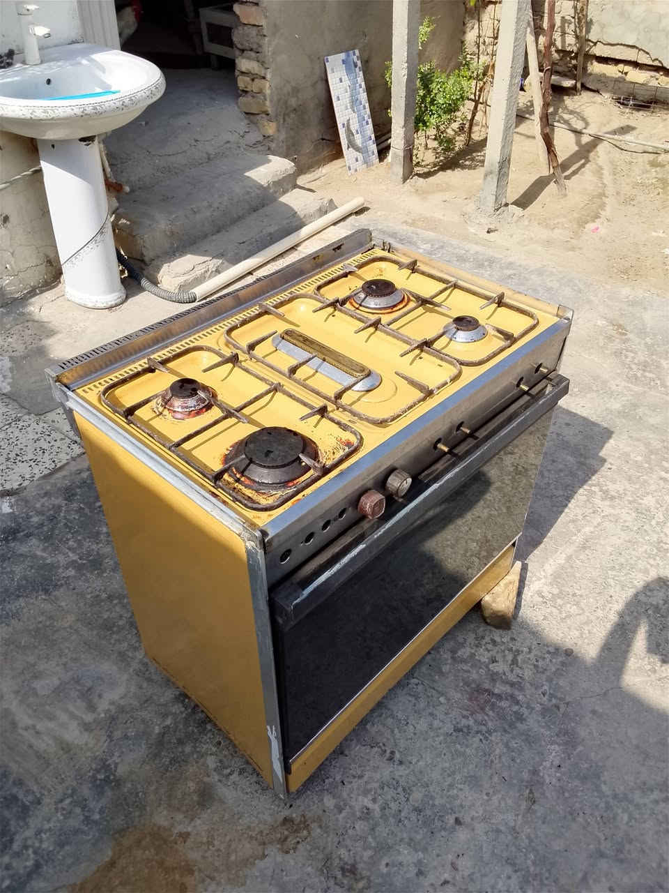طباخ للبيع شغال شرط الفحص 80الف 
***********
