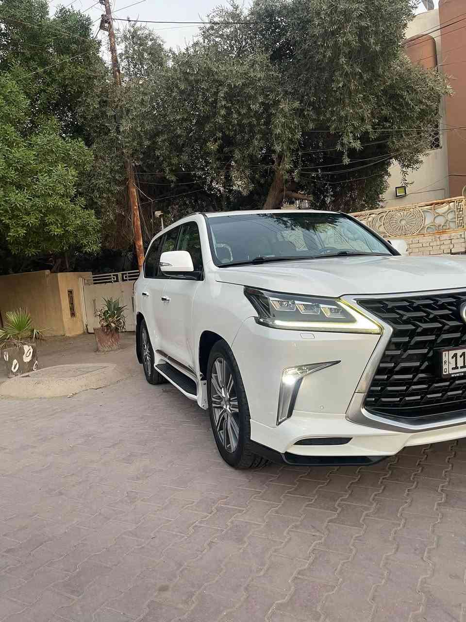 السلام عليكم 
للبيع لكزس سوبر سبورت 
موديل 2016 بريم 
مكينه 5.700
رقم بغداد بسمي 
سياره كفاله عامه 
الموصفات 
فتحه 
بصمه 
جكات 
داخل قرميدي 
شاشات خلفيه 
كشنات كهرباء 
ستيرن كهرباء 
تدفئه تبريد جميع الكشنات 
برده خلفيه 
جنطه كهرباء 
وبعد بيه موصفات خير ن الله 
صدر حداديه كهربائيات كله كفاله عامه 
سياره حلوه وخير ن الله 
العنوان بغداد 
ماشيه ١٤٠كم 
السعر ٥٢٠ $ يعني خمس دفاتر وعشرين ورقه 
رقم الهاتف ***********
رقم الوتساب ***********
