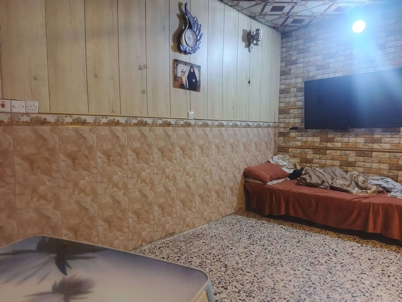 السلام عليكم نصف قطعه شرگ للبيع
قاطين بناء 2020  شارع الچوادر قطاع 44 رابع بيت عالشارع 
للأستفسار الاتصال***********
