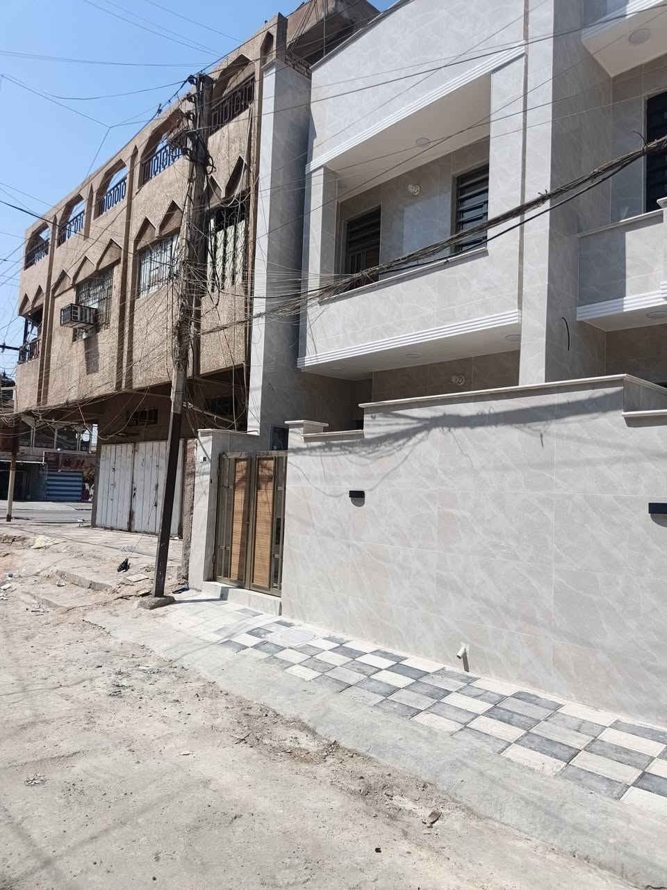 بيت البيع مساحه ١٠٠متر مدخلين  بناء فول تسلم🔑 3نوم وصاله ومطبخ وخدمات الشعب سوق شلال لاتصال مكتب كليم الله للعقار مقابل مدرسة بلقيس تابعني على صفحه واتساب ***********
