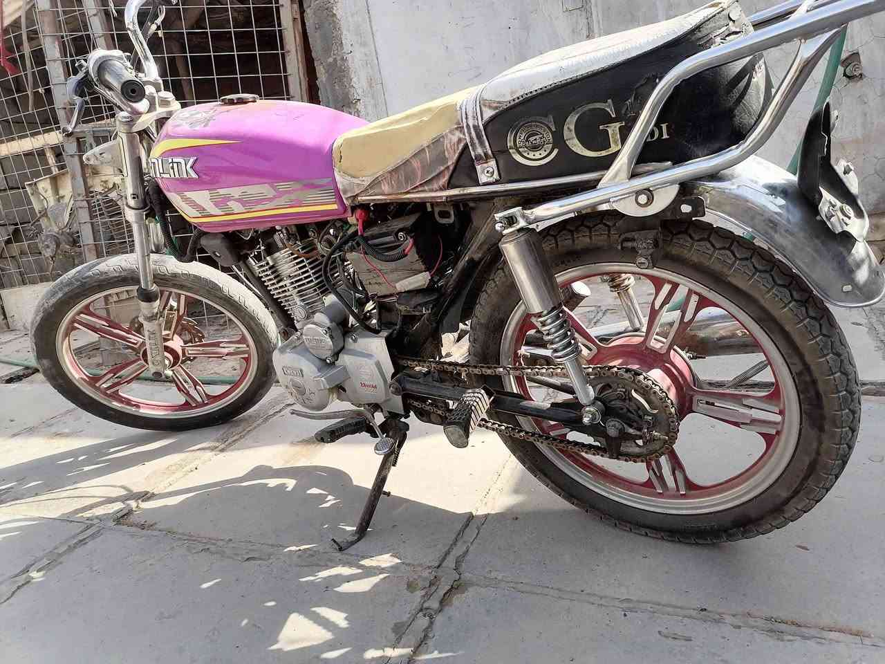 دراحه للبيع موديل 20 5 كير بيها ورقه وحده بس الكرتونيه ريدها ب 300 وبيها مجال بصيط بس شراي،يرسلني يولد مكاني نهروان ***********
