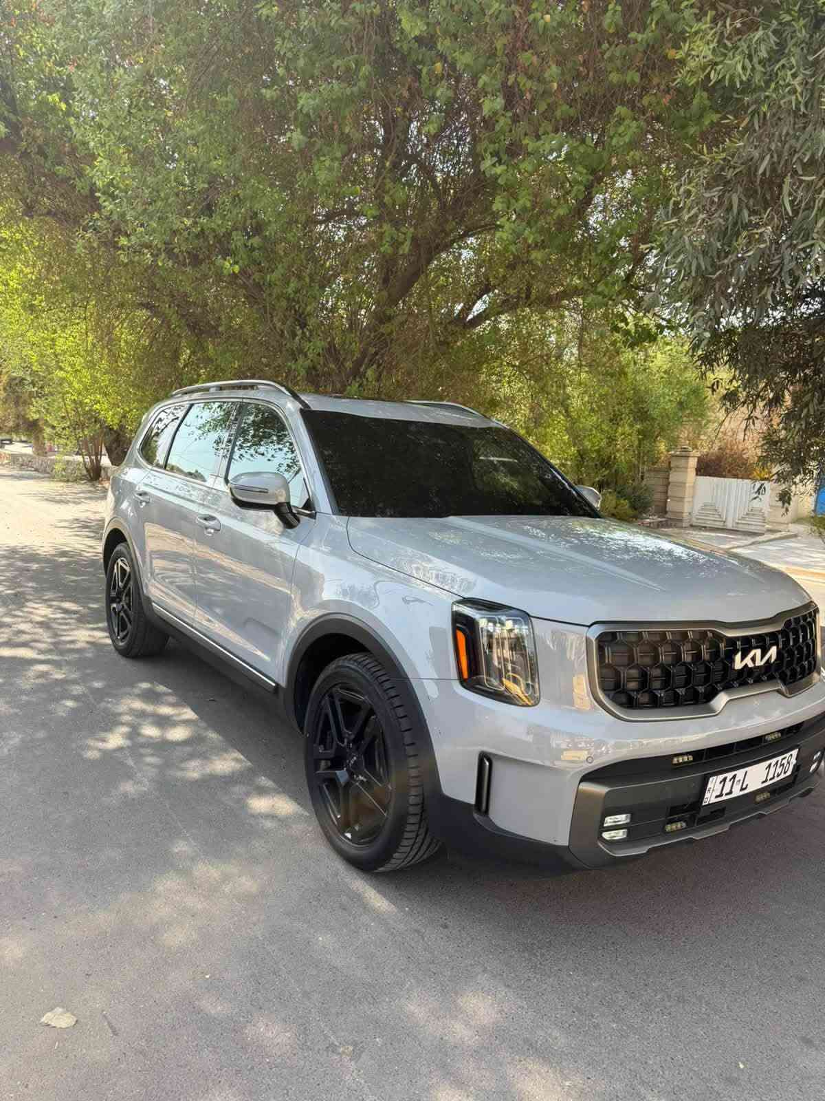 كيا تيلورايد SX أعلى فئة برستيج اكس برو  (sx xpro prestige ) فول مواصفات.
موديل 2023.
رقم بغداد مميز رباعي (السعر شامل اللوحة).
لون السيارة مميز : إسمنتي 
سيارة كل نقص مابيهة ولا بيها ملاحظة جاهزة البدي نظيف من ناحية الخدوش والرصعات.

السياره حادثة نص قبق جنطة فقط كما موضح بالصور  بدون ايرباك والباقي كفالةً عامة. صور الحادث موجوده بالاخير.

المواصفات:-
1-أنظمة قيادة.
2- محرك 6 سلندر 3800 
3-  ويل كب حجم 18 اطار نقشة خشنة  
4- كامرات 5 محيطية مراية داخلية كامرة 
5-سقف اسود شامو كنتارا 
6-بصمة ابواب امامية  وبصمة تشغيل وتشغيل عن بعد
7-لايتات زينون عالي ناصي عدستين 
8-اشارة في المرايا الجانبية مع حساسات الاجتياز 
9-مصابيح ترحيب في مقابض الابواب + ترحيب بالمرايا 
10-رادار امامي تفاعلي للتوقف التلقائي امامي خلفي وجانبي 
11- السيارة فتحتين سقف 
12-حساسات امامي خلفي
13-غرفة السيارة جلد نابا اسود نقشة خياط 
14تحكم كهربائي متكامل لمقاعد  المقدمة 
15-المقاعد الامامية  تدفئة وتبريد  
16-شاشة دشبول كبيرة لمجموعة من الايعازات والضبط
17-بردات اصلية للابواب الخلفية 
18-مقاعد وسطية تطوى كهربائيا ويدوية الفتح 
19-انارة ليزرية محيطية متعددة الالوان لأنارة دواخل السيارة 
20-مرايا جانبية شفط كهرباء 
21-خاصية تحديد المسار والتنبيه عند الخروج من المسار 
22-المقعد الوسطي منفصل  VIP
23-تبريد السيارة 3 قطع 
24-تحكم ستيرن جهتين متعدد الايعازات 
25-وضعيات القيادة عدد 5 
26-تنبيه بالارتجاج في المقود عند الخروج من المسار او عند الرجوع 
27-كشن السائق مساج وذاكرة 
28- جنطة كهرباء فتح واغلاق 
29-ستيرن تدفئة  
30-وضعيات قيادة + 4x4
31-اوتو هولد + اوتو ستوب 
32-تحديد مسار الي + مثبت سرعة 
33-تبريد خلفي منفصل 
34-شاحن واير ليس 
35-منافذ شحن بالكشنات وبالخلف 
36-سستم صوت هارمن كاردن 

رقم بغداد تحويل مباشر بأسمي.
الموقع بغداد زيونة.
السعر (30,500$) فقط.
للاستفسار اكثر الاتصال او مراسلة واتساب:-

***********
