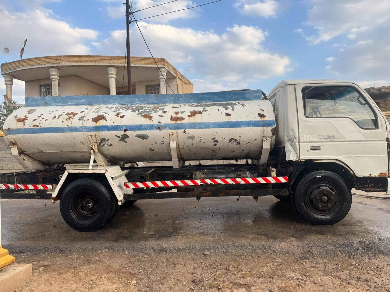 السلام عليكم تنكر للبيع نوع مازدا حموله 6 طن رقم بصره كير ومحرك مكفول وتخم تاير جديد للاستفسار اتصل ***********
غير متواجد على النت فقط اتصال
