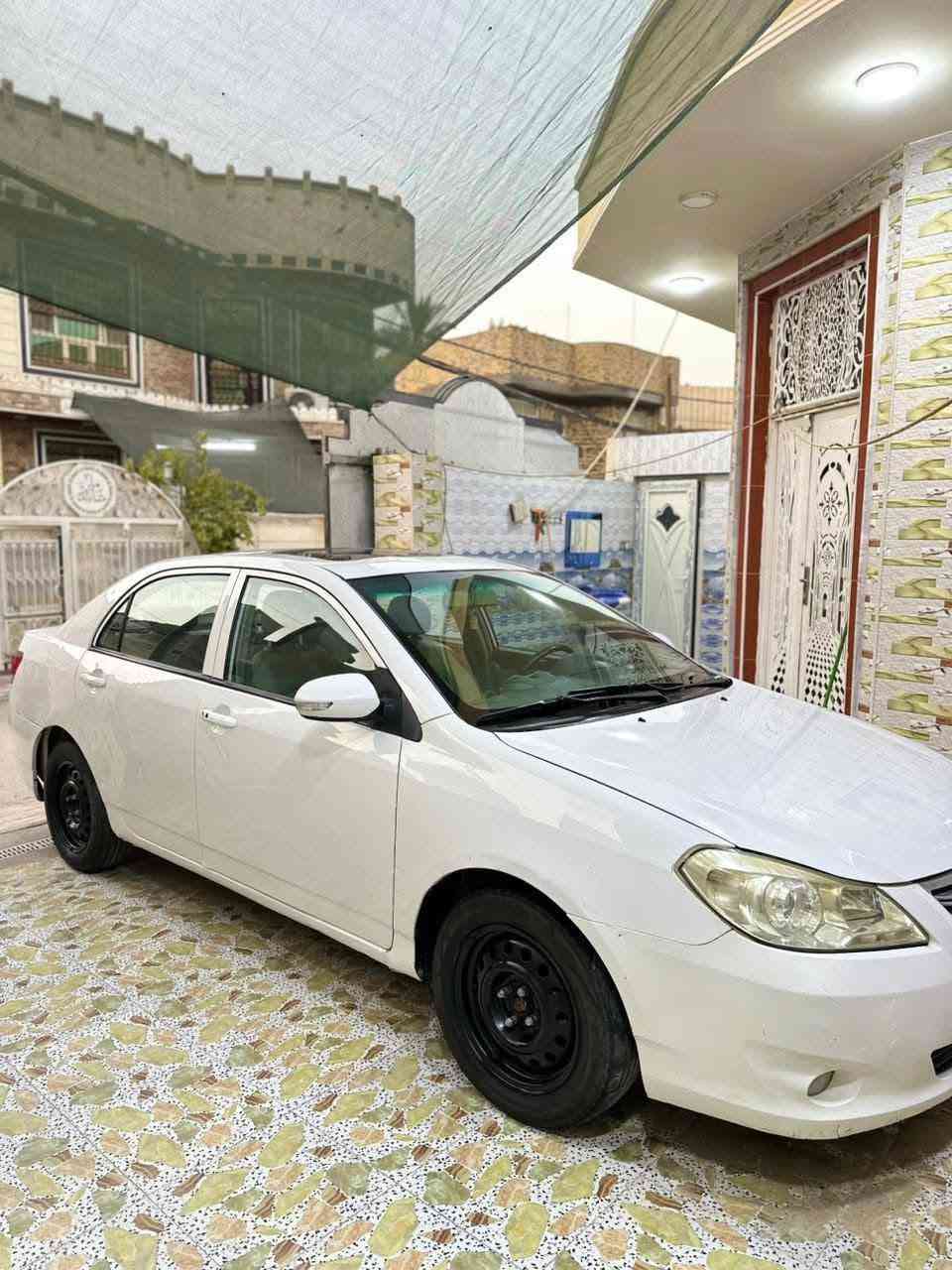 السلام عليكم BYD موديل ٢٠١٢ رقم بابل الجديد 
السيارة بيها الكير يبوش اتوماتيك واريد ابيعها على وضعها 
مواصفات السيارة بدون ضربة بيها بارد باب الراكب وخشم الجاملغ جهة السايق كهربائيات كامله
شاشة  فتحتة سقف 
كامرة 
حساسات شغالة 
تحكم بالمري 
لايت عالي زنون 
اشاير بالمري 
محرك ١٨٠٠ اقتصادية بصرف البنزين 
صاحبها يريد عقد مروري مباشر 
سعرها    ٤٢   وبيها مجال 
ادامة كاملة من دهن 
ماء زيتي الاصلي 
سيارة ناعمة بالمشي تجي وتفحص 
*********** الاتصال على هذا الرقم
ملاحظة اني موظف فقط عصرا الي يريدها ويتدلل
