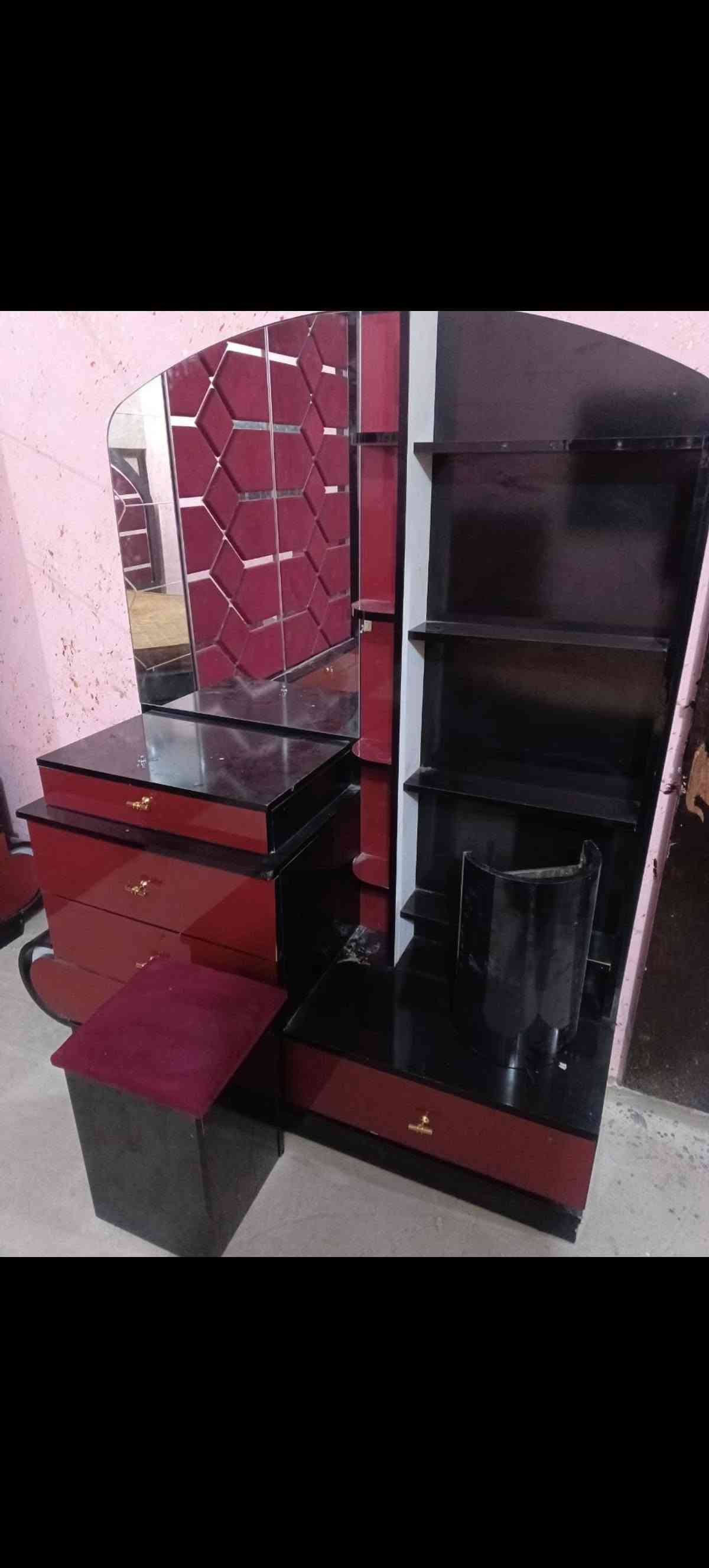 السلام عليكم غرفه حلوه ونظيفه السعر 600الف متوازي عل بيعته عندي ضرف والله سعرهه اكثر بس اني محتاج (***********)
