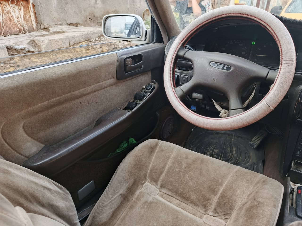 السلام عليكم 
سياره مارك كصيف مديل 92
رقم انكليزي سنويه لل31
سياره حلوه ونظيفه
مكينه وكير ونجي 
السياره بيهه بس حماوه بيهه كازكيت خانه وحده طاكه 
خوان سعر السياره 28 يعني ابيعك مكينه كايمه
هذا رقم تلفوني***********

