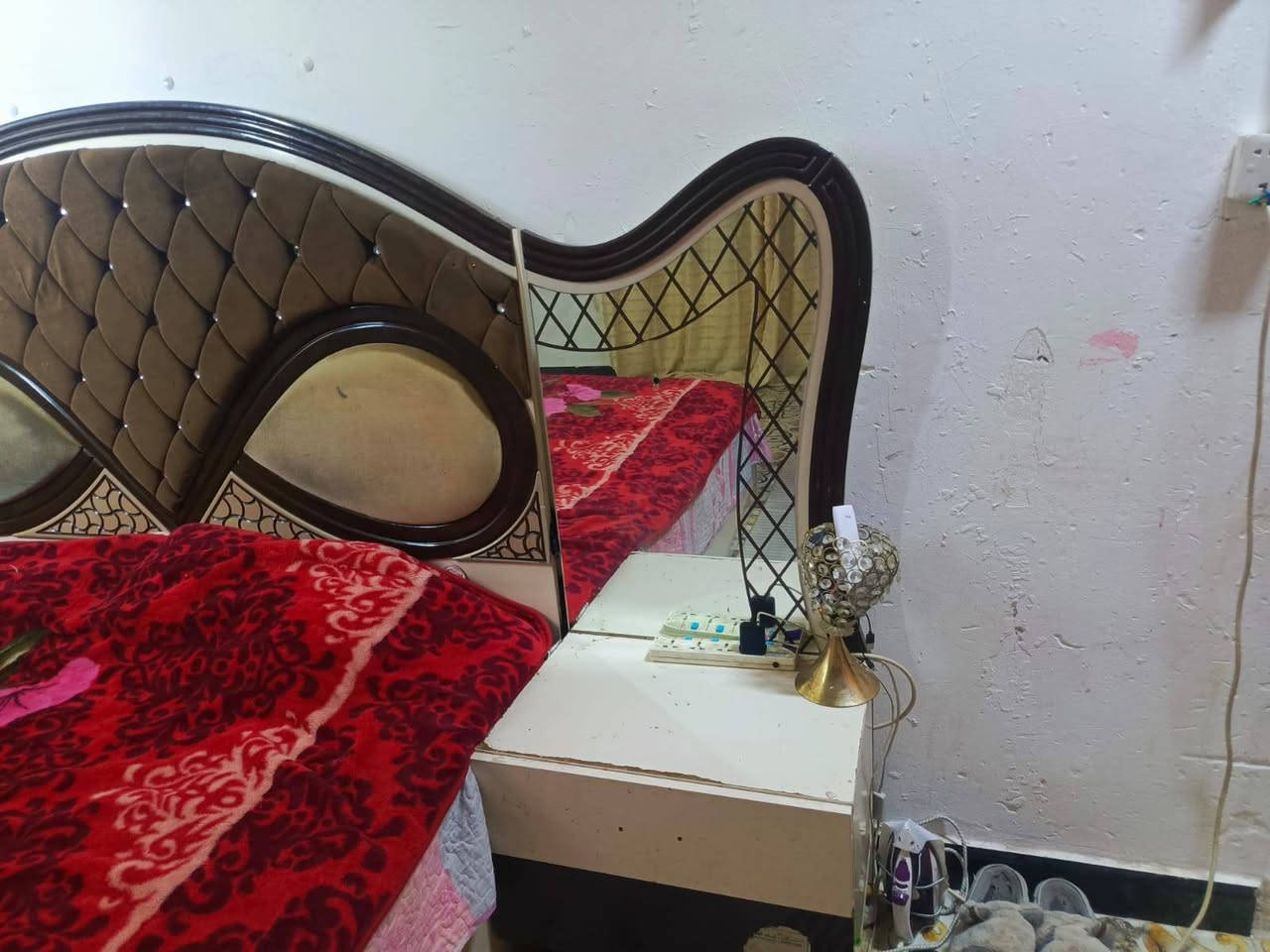 السلام عليكم عندي غرقة تركيه للبيع اريدهة ب350 وبيها مجال مكاني كرمة علي اللطيف وهذا رقمي ***********
