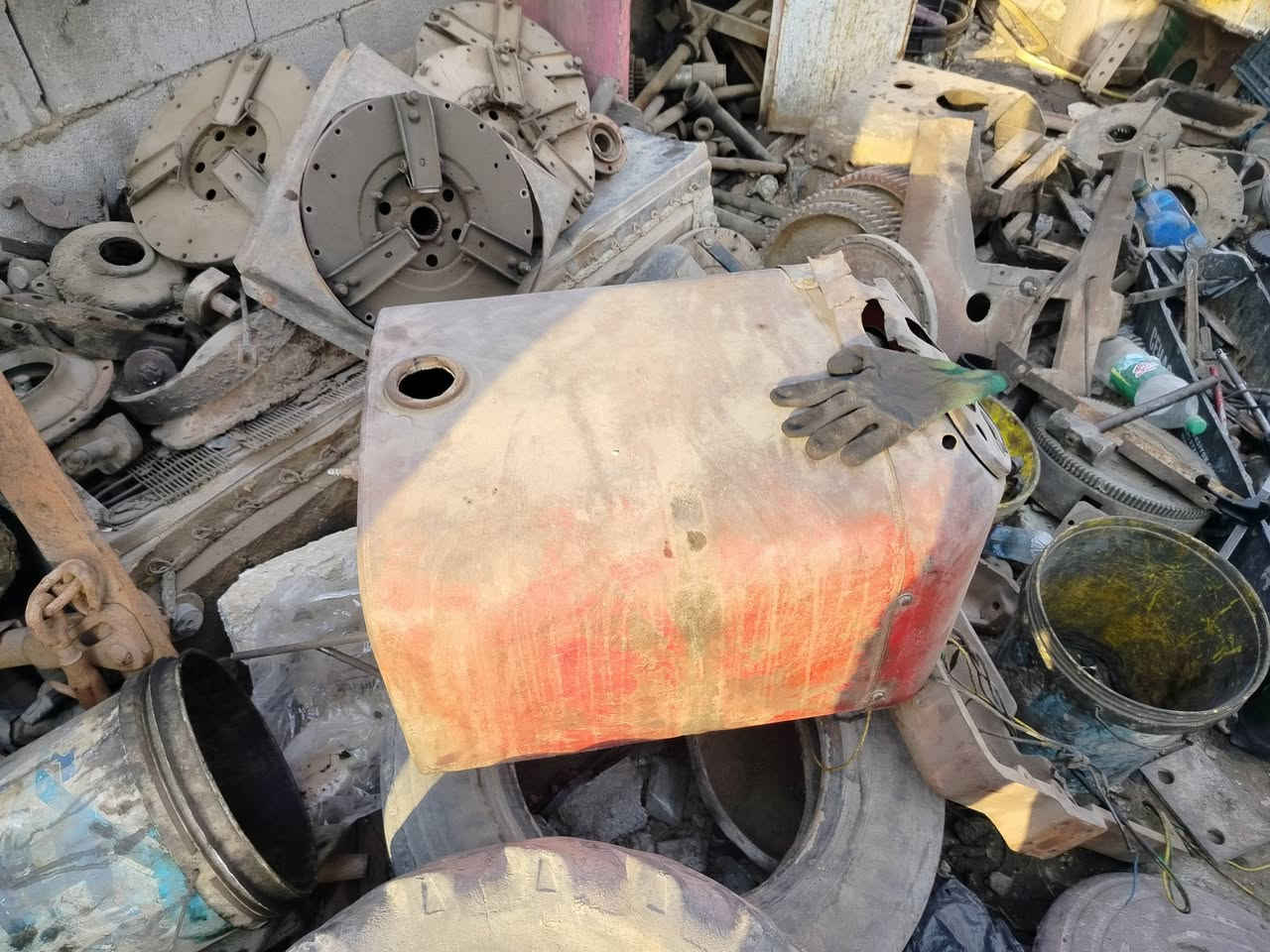السلام عليكم غراض تفصيخ عنتر للبيع العنوان ميسان حي العسكري الاتصال على الرقم ***********

