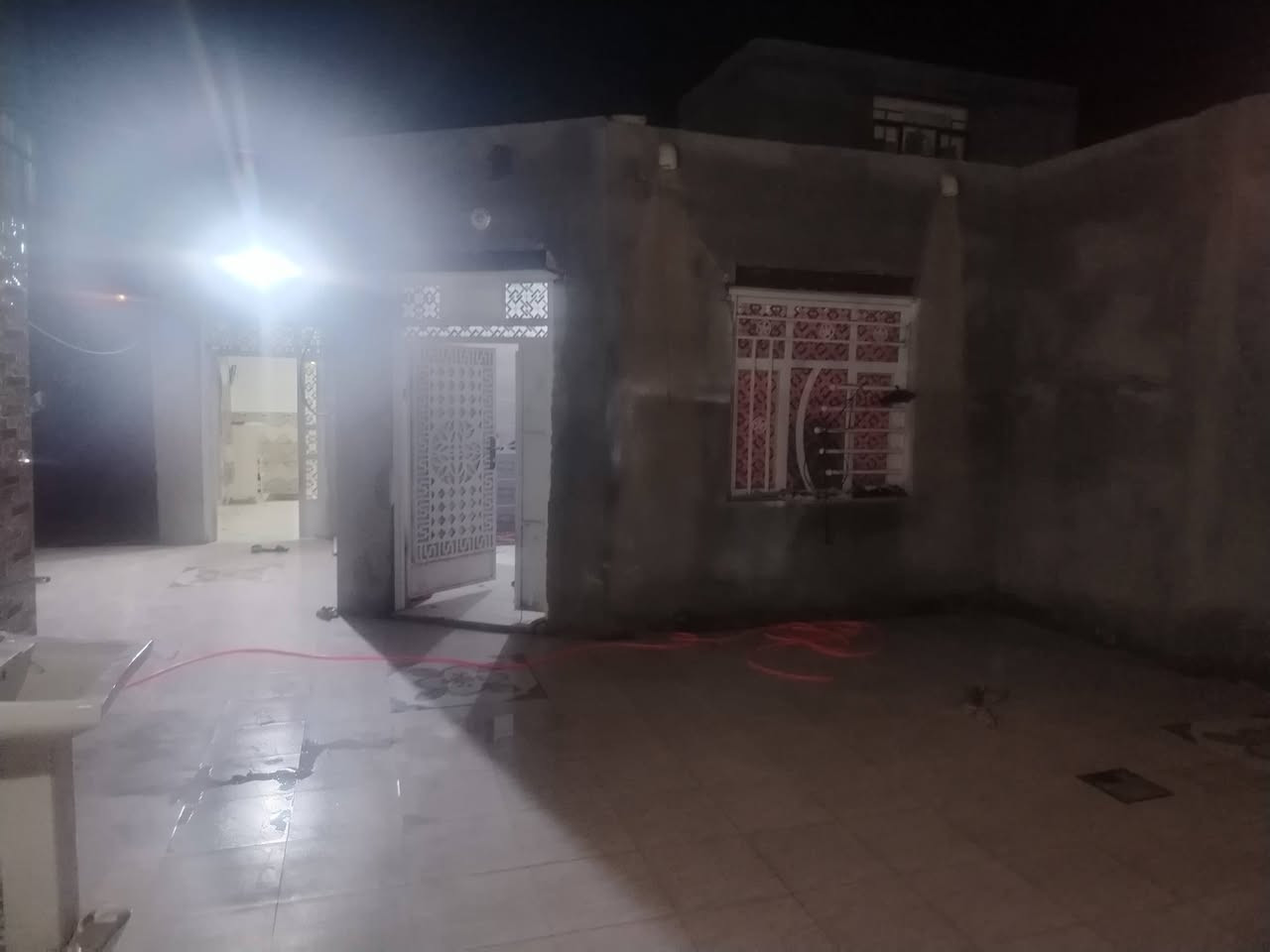سلام عليكم بيت للبيع المساحه ٢٥٠ ابلوك اعكاده طريق الدوايه منطقه حي الرسول قرب مدرسه الصحيفه السجاديه ***********
