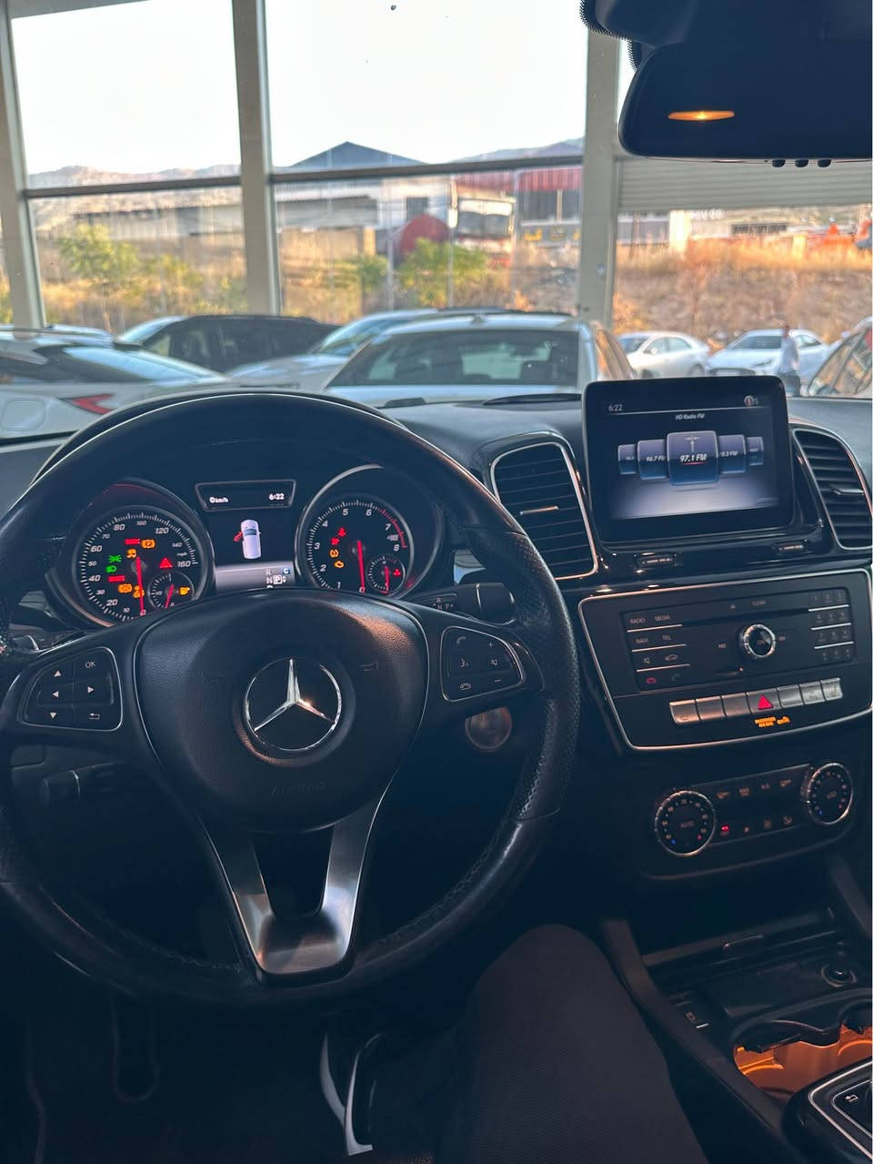 mercedes benz gle 350 2017
مرسيدس بنز ٢٠١٧ فول مواصفات بانوراما كاميره رادار حساس جام برده فوله بي دعم و صبغ ١٠٠ مايلا ريفه جوي سياره كامل شرت كير مكينه تحويل هه مي شه رتن 
سعر :٢٦٠ ورقة و مجال
رقم :*********** دهوك, العراق
