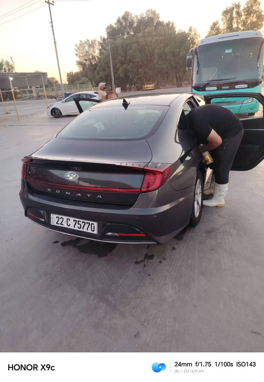 السلام عليكم سوناتا ٢٠٢٠ مواصفات رادار تحديد مسار قياده ذاتيه شاشه بيها قطعتين بدون دواخل بدون ايرباك وبيها بارد بدون تصليح السعر ١٣٥ وبيها مجال ***********
