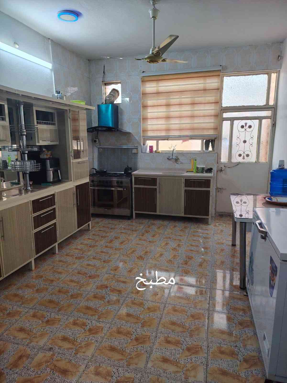 🏠 دار للبيع في بهرز – باب الخان
📐 المساحة: 100 متر
📏 الواجهة: 8 م × النزال: 12.5 م
🏡 طابقين
📜 طابو زراعي – سند 25

🔹 الطابق الأول: استقبال، صالة، غرفة نوم، مطبخ، صحيات داخلية وخارجية.
🔹 الطابق الثاني: 3 غرف، صحيات، وبيتونة.

📍 الموقع: بهرز – باب الخان

📞 للاستفسار: ***********

نص مكتوب في الصور:
- صحيات
- استقبال
- غرفة النوم
- صاله
- مطبخ
- غرفه النوم
- غرفة النوم او صاله