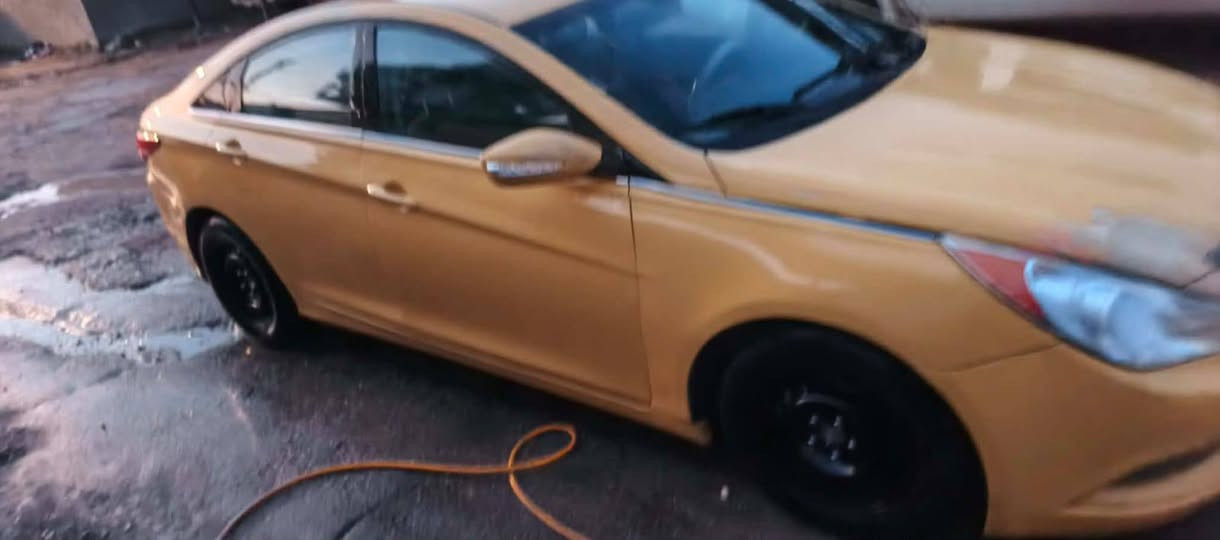سوناتة موديل 12 للبيع بابل مركز مدينة
85بيها مجال بصيط 

بيها جمالغ شويه بل بنيد 
***********
