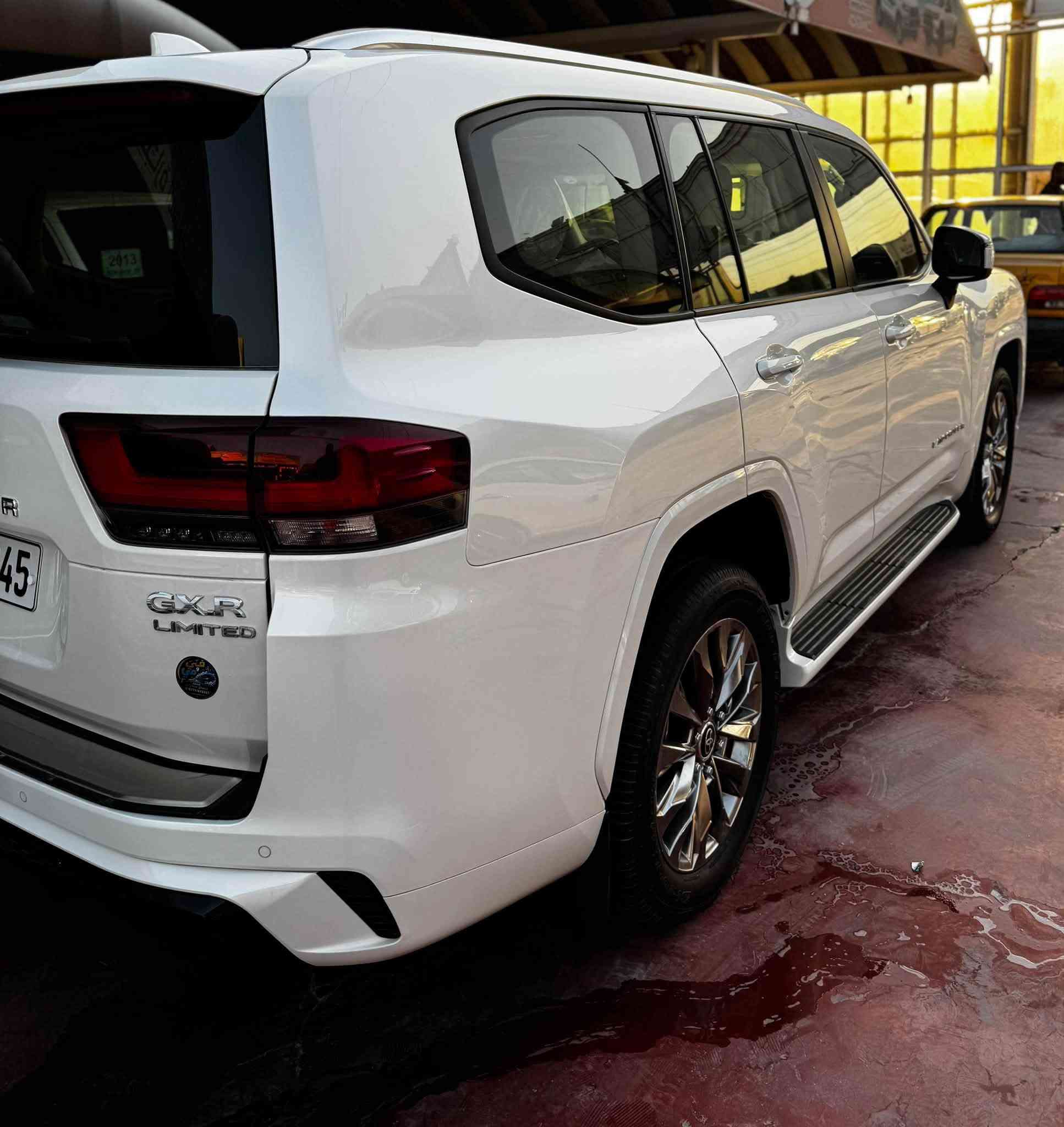 لاندكروز 2025 GXR LIMITED 
السيارة كفاله عامة 
ماشية 26 الف على وضع الشركة
للاستفسار ***********
