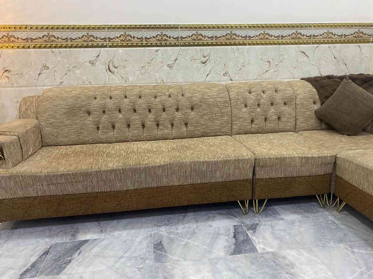 السلام عليكم عندي تخم 5 مقاعد اخو جديد مع تيبلام وبردات وطبلات عدد ٢ السعر ٩٥٠ ￼ به مجال *********** بغداد/ العبيدي
