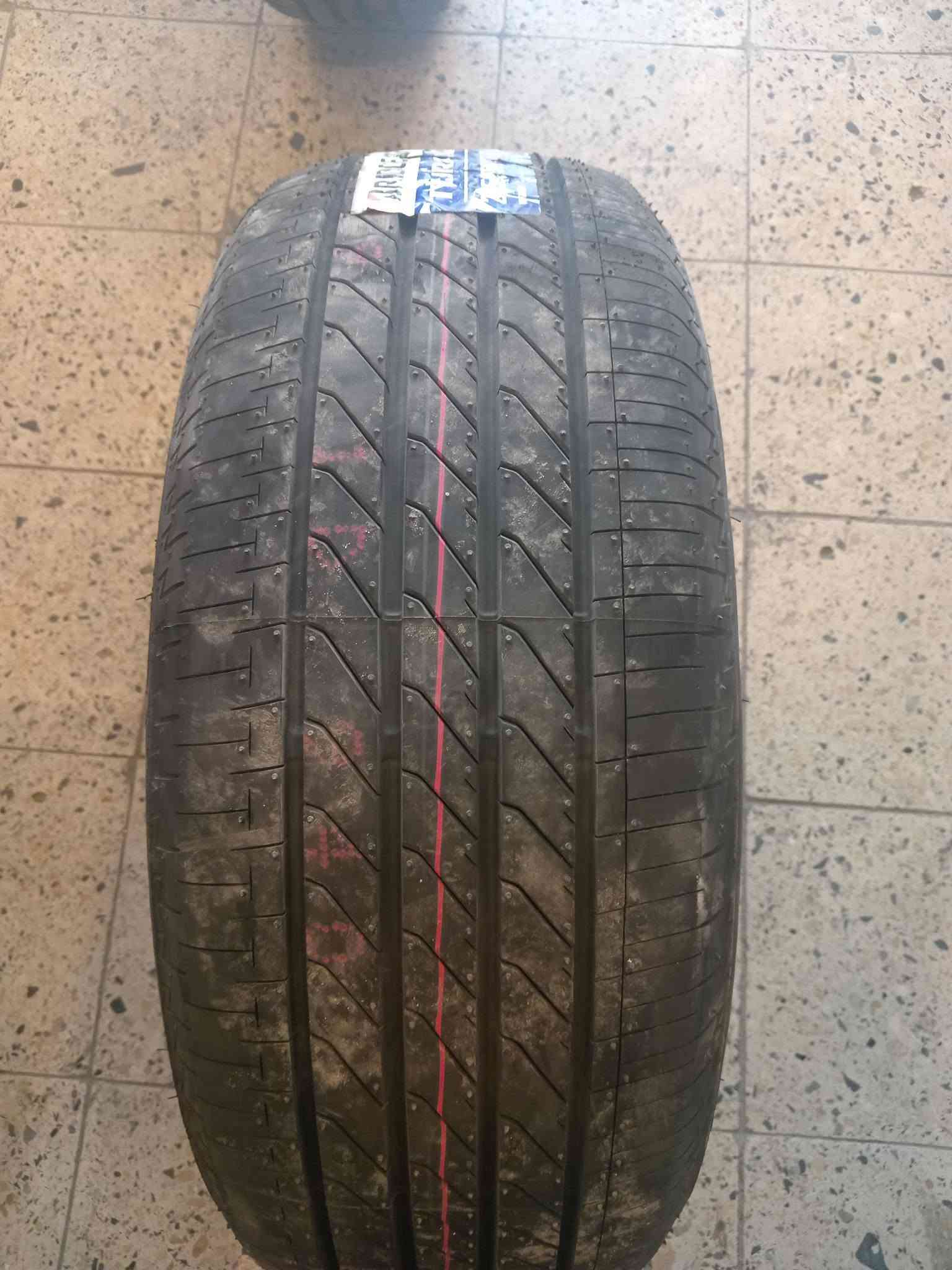 215-55-17
برجستون ياباني اُصًلًيےّ  سعر زوج 310
سومتومو ياباتي اُصًلًيےّ سعر زوج 340
***********
***********
