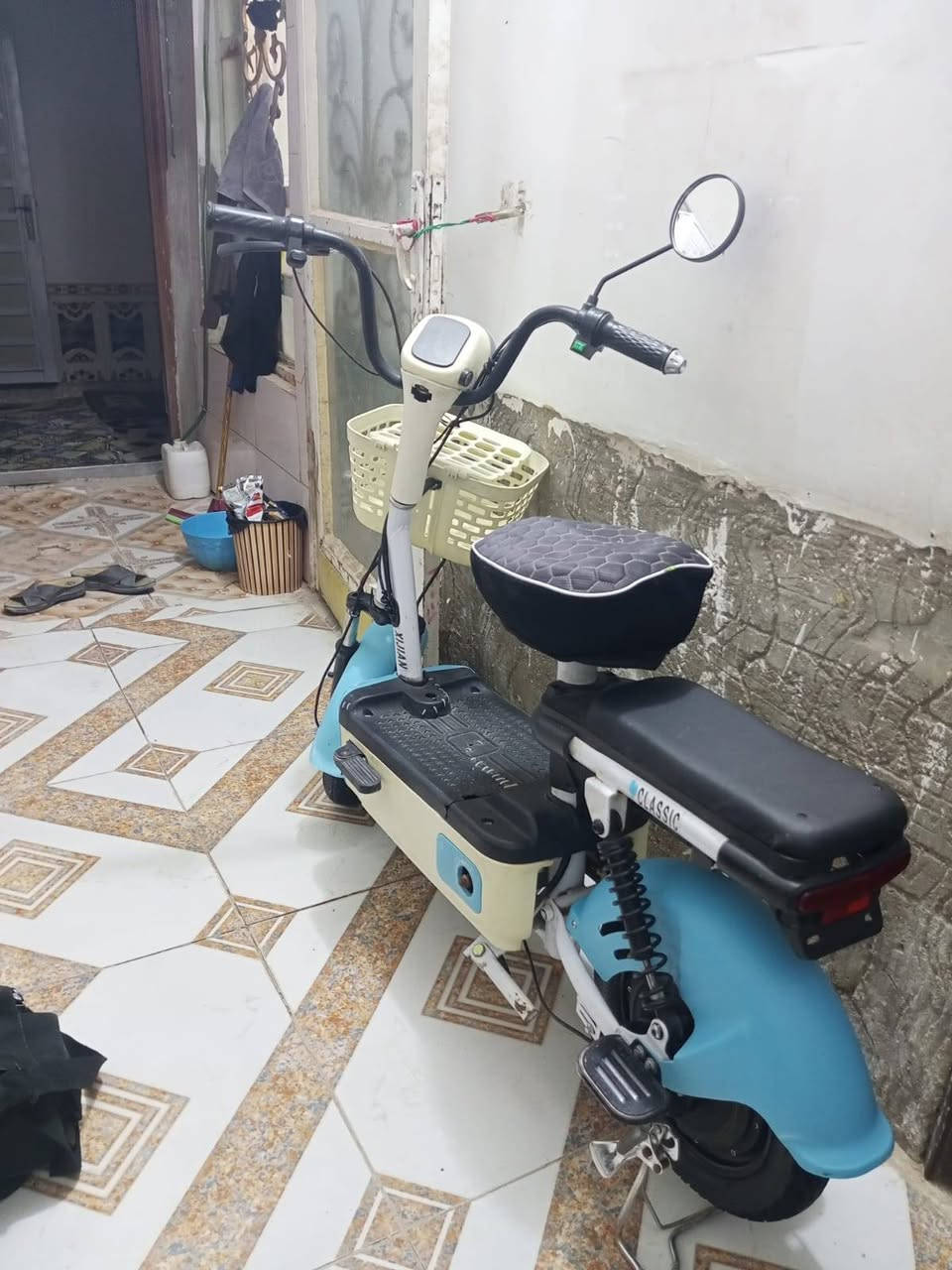 سلام عليكم دراجة شحن للبيع السعر225 شغاله ما ناقصها برغي شاحنه شغاله 4 بطاريات بصمه عن بعد تشتغل  مكاني النجف الاشرف مقابل قريه الغدير يم مدرسه در النجف رقم التلفون ***********
