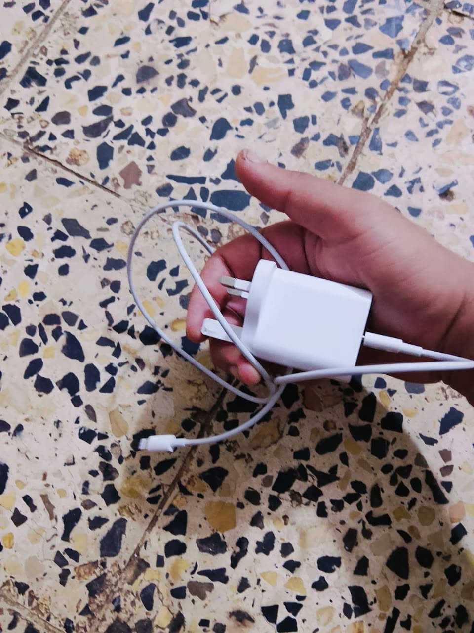 ايفون 13 برو ماكس • مستخدم أقل شهر • شاحن جيرلاكس ٢٠ واط