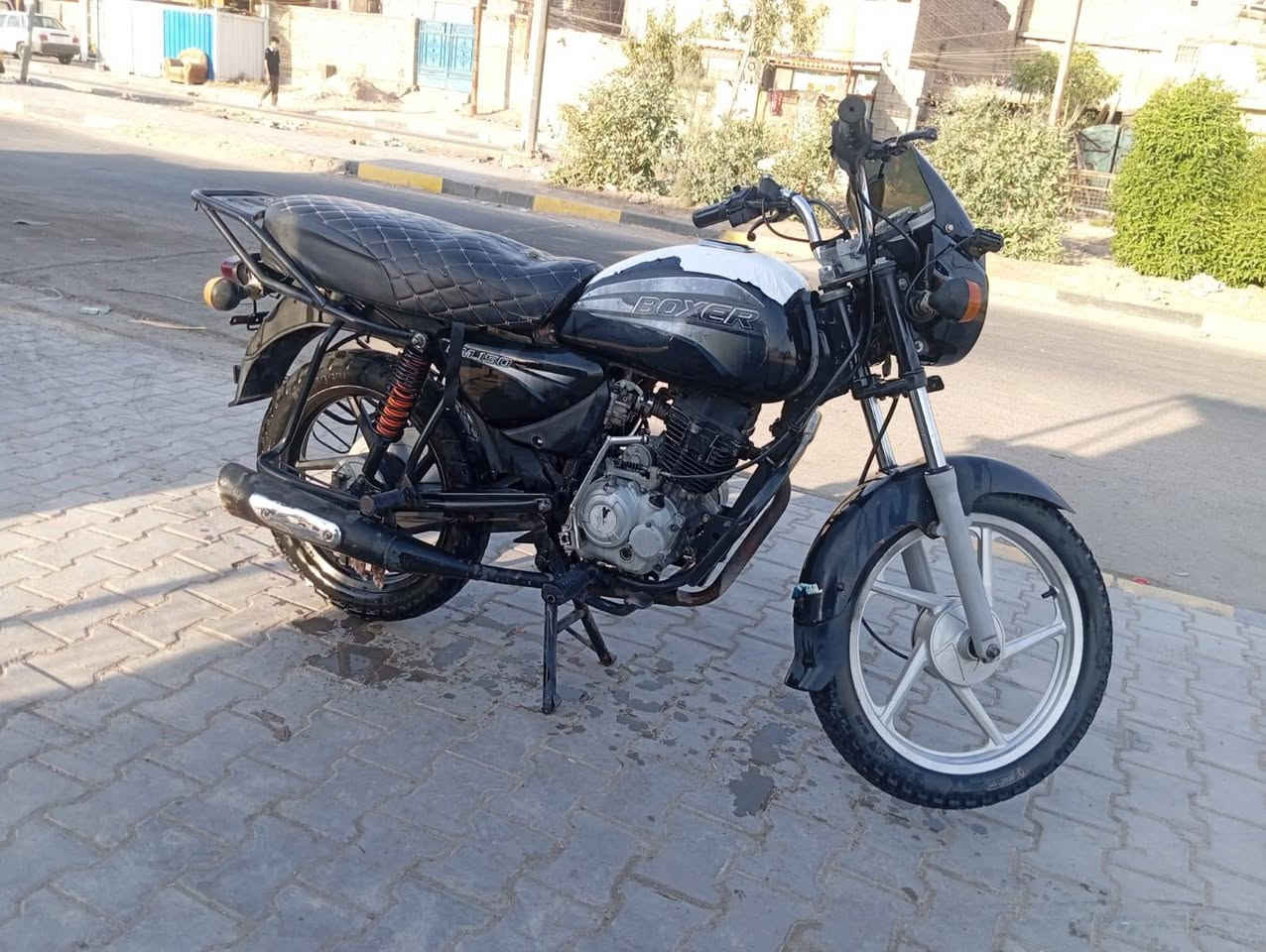 سلام عليكم دراجة بوكسر 17 اوراق صولي نضيفه خير من الله مستعجل عل بيع السعر 600 وبيه مجال ***********
