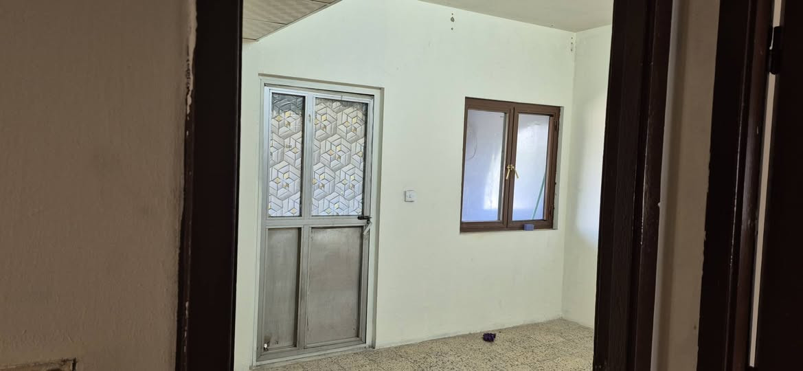 ✳️ شقة للايجار مجمع السيدية السكني (5)
✳️ غرفتين وصالة مع خدمات 
✳️ عمارة (70) طابق ثالث 
✳️ العنوان / سيدية / ظهر الخدمي / طريق سريع صلاح الدين
✳️ للاستفسار ***********
