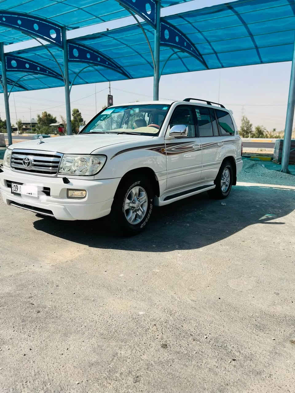 السلام عليكم 
للبيع لاندكروز ٢٠٠٧ اصل 
فول موصفات 
 ٧ راكب 
تبريد ثلاث قطع 
هوك سحب 
دفع رباعي 

رقم كربلاء بسمي دولي مميز ثلاث ارقام 
زراكات لايت 
حساسات خلفيه كأمره 
شاشه 
مكينه سته سلندر ٤٥٠٠ السياره جاهزه من كلشي 
باقي التفاصيل لاتصال  مكاني كربلاء ***********
