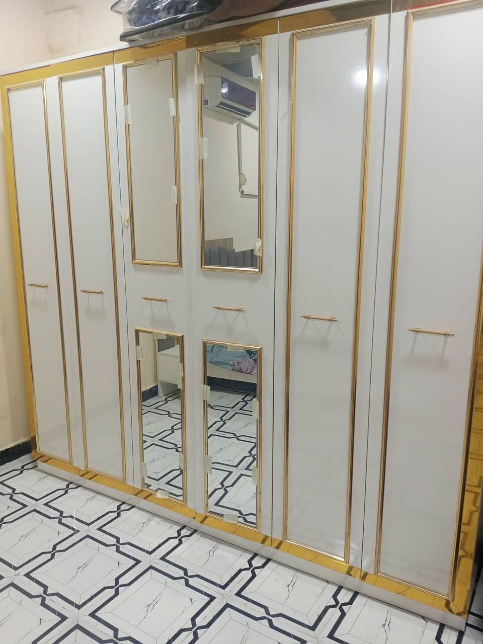 غرفه جديده استعمال شهرين شخط مابيه رايده 350 الف قفل عنواني الشعب ***********
