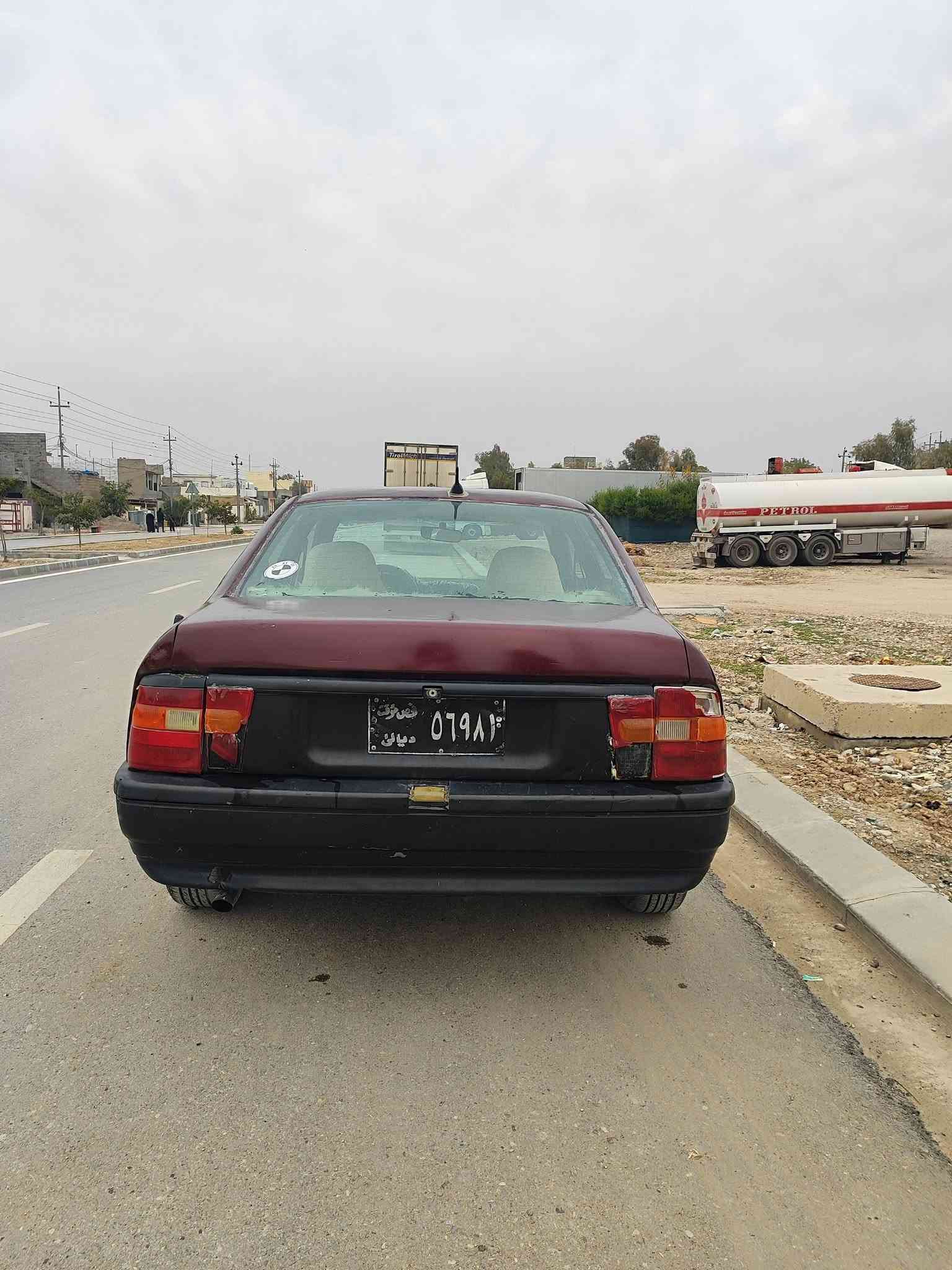 ئۆپڵ ڤیکترا مەکینە 20 سەنەوی وەکالە . مۆدێل1990  لایت و ئیشارەت ئیشەکات کارەبای مەزبوتە بەشەرت گێڕ و مەکینەی بەشەرت دوکەل و سەرف و بوخار بەشەرت مەکینەی زۆر مەزبوت و بێ کێشەیە بەنزین زۆر کەم ئەخوات بەرگە دەرگاو ناوی زۆر جوانە سەیارەی ماڵە هی مەعرەز نیە  ئەوەلیات و موس و بڕاوە بەشەرت
پشت و پێشی کەپسە  خیاساتی نییە  
***********
