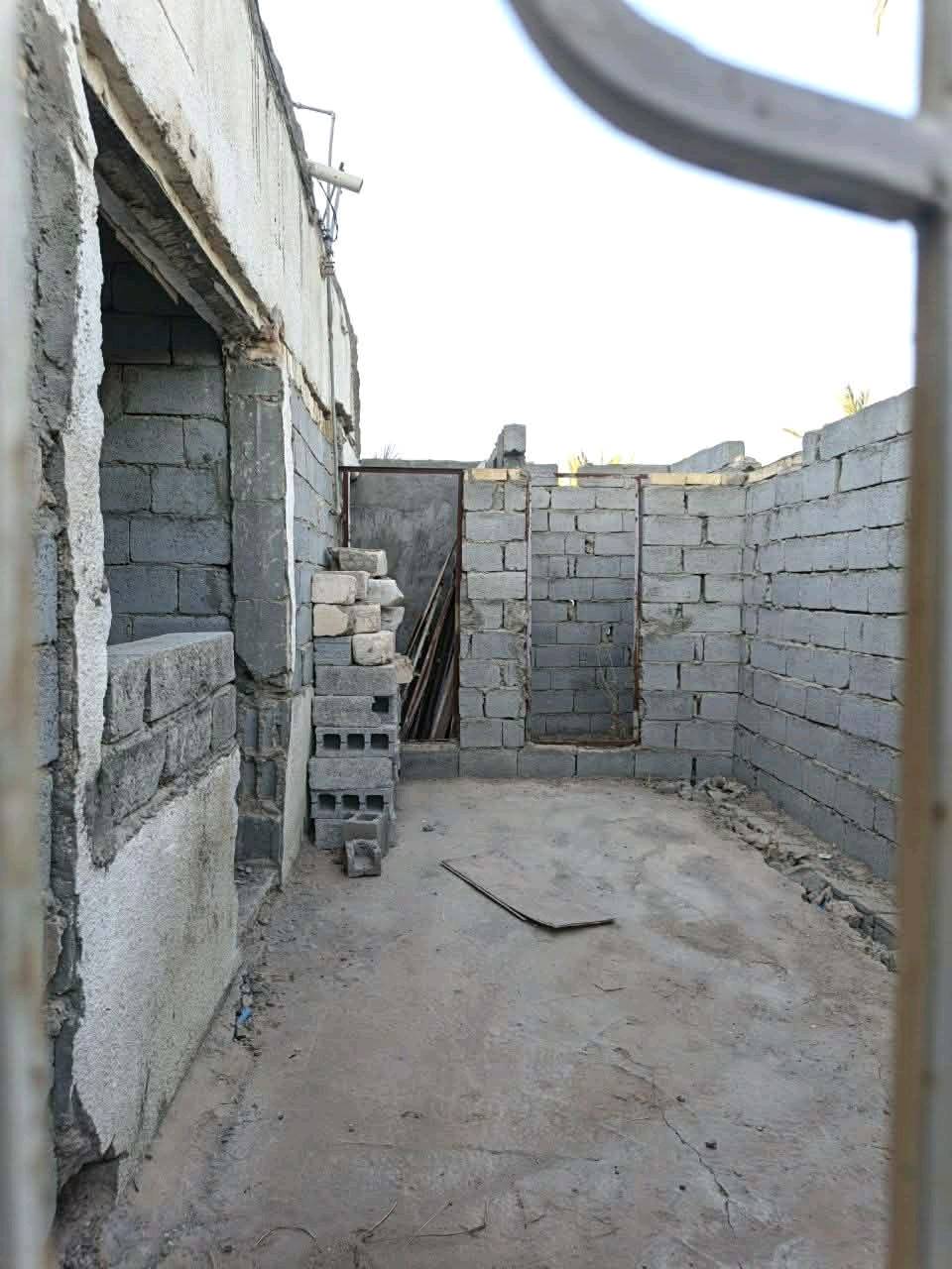 هيكل للبيع المساحه 100م في كربلاء منطقة الرشديه شارع المنتجع مال الشكرجي سعر مناسب سعر 16 وبي مجال قليل 50متر السقف كامل صب و50متر غير مسقوف ***********