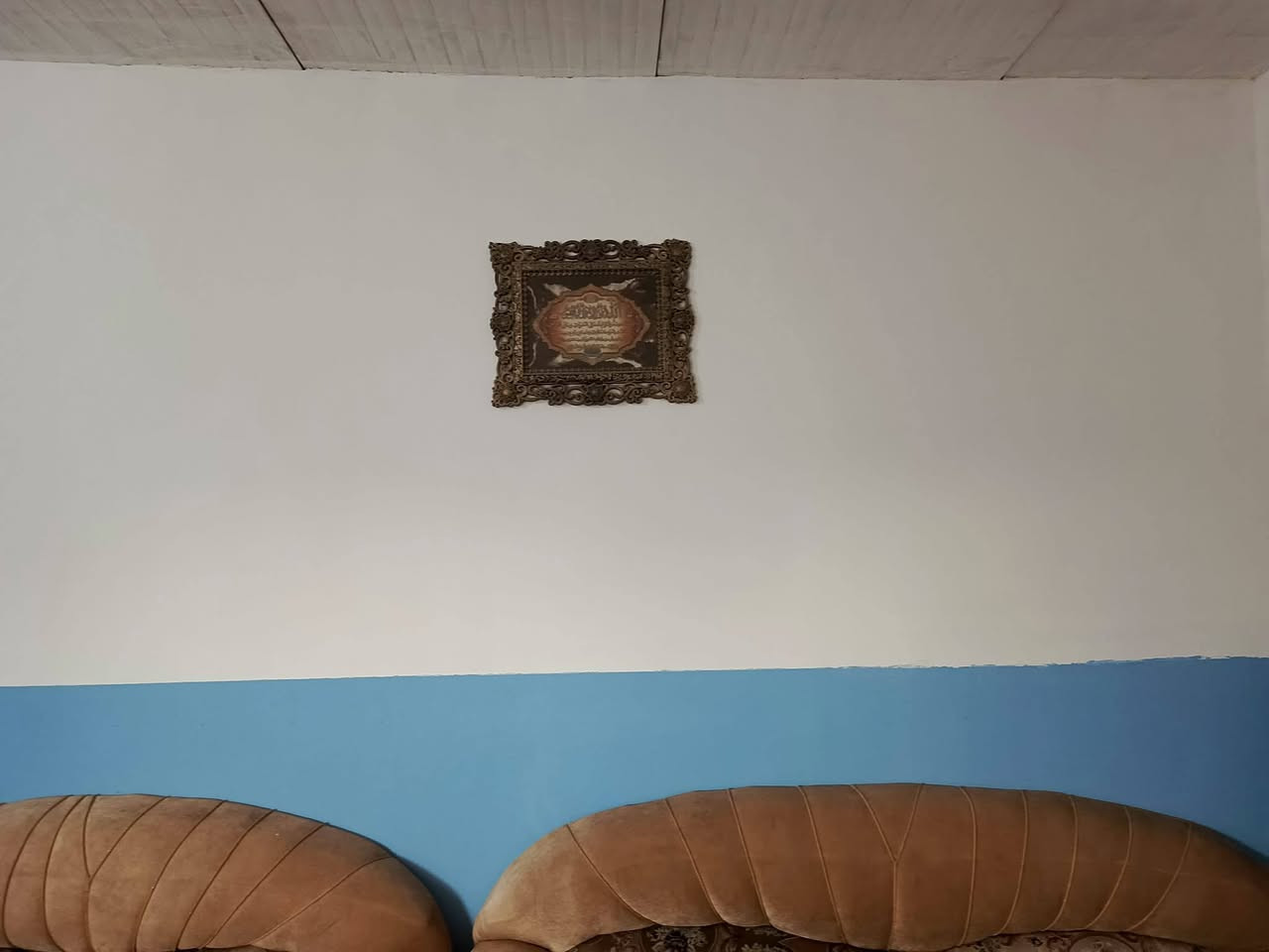 سلام عليكم
بيت للبيع المساحه 400 متر جاهز من كلشي غرفتين نوم 5*4 وهول7*5 ومطبخ3*3 وحمام 2*2ومضيف خارجي6*4  كافه الخدمات مي سأله كهرباء موالد حي  يبعد عن التبليط الفرعي 100متر السقف المكان   حي الفرات خلف محطه بيت عبيد السلطان الاستفسار عن السعر. 40مليون  وبيه مجال الشراي تصال على ***********   *********** تفاصيل البيت والصور كله بل منشور

