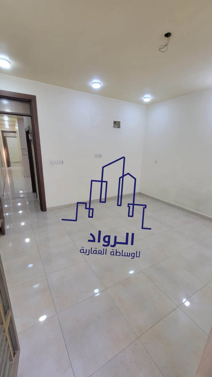 🏠 للإيجار في السيدية | الأربعمية | مساحة 125م²
✨ مشتمل طابق أول فوق الأرضي
✨ نظيف جداً
✨ معزول عزل تام

🔹 يتكون من:
🛏️ غرفتين نوم
🛋️ صالة
🍳 مطبخ
🚿 خدمات
🌤️ منورين عدد 2
🏡 سطح

📞 للاستفسار والتواصل:
***********
***********

📲 متوفر واتساب

🏢 مكتب الرواد للوساطة العقارية
📍 الموقع: السيدية – الأربعمية

🔑 تتوفر لدينا كافة عروض الإيجار والبيع في منطقة السيدية
💰 وبحسب كافة الميزانيات
