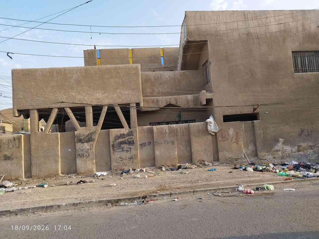 دار للبيع مقسم الى مشتملين المساحه ميتين 200متر ركن خلف الشارع العام شارع الرئيس للبو دشير الإتصال على الرقم التالي ‏‪***********‬‏يم السوق  الدار فارغ.

نص مكتوب في الصور:
- 18/09/2026 17:06
- 18/09/2026 17:04
- 18/09/2026 17:03
- 18/09/2026 16:49
- 18/09/2026 16:48