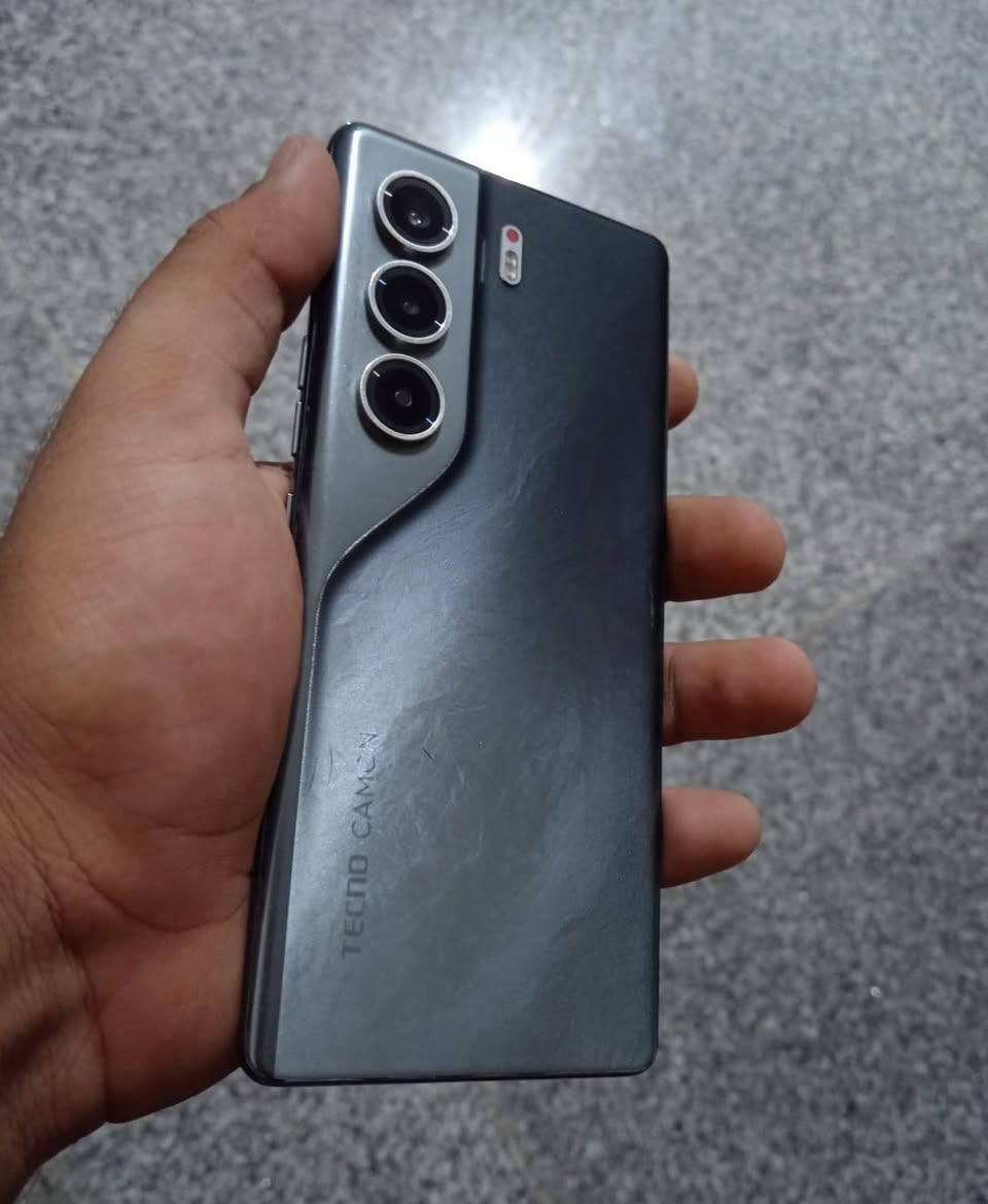 تگنو كامون 40 برو  5G
جهاز غني ع التعريف لوز
مابيه اي مشكله فقط افطور بشاشه لا غير. 
ذاكرته 256 
الرام 12
البطاريه 5200 
المكان بابل القاسم 
***********
