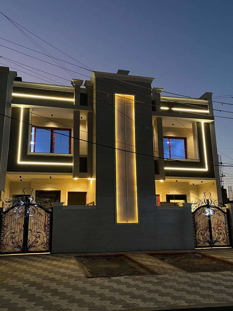 🏡 للبيع بيتين أتونات أضلع منفصلة – بناء درجة أولى 🏡
📍 بغداد – حي الجهاد / منطقة ديوان المخابرات
📐 مساحة البيت الواحد: 150 م²�📏 الواجهة: 6 متر�📏 النزال: 25 متر�🛣️ عرض الشارع 15متر�🌳 تشجير أمام البيت الواحد اكثر من 50 متر 
🔹 مواصفات البيت الواحد:
✅ مدخلان مستقلان�✅ صالة واسعة 4*6�✅ مطبخ عصري 6*6�✅ حمام ضيوف في مقدمة البيت�✅ غرفة نوم أرضية (سويت) مع حمام خاص�✅ مناور عدد (2)
🔹 الطابق الأول:
✅ 3 غرف نوم سويت (كل غرفة بحمام مستقل)
🔹 المجموع:
✅ 4 غرف نوم�✅ 6 حمامات�✅ جبسن بورد كامل للطابق الأرضي�✅ إنارة مخفية LED + انارة مكنتك �✅ أبواب الحمامات ألمنيوم فاخرة�✅ شبابيك ألمنيوم سلايد�✅ واجهات مودرن وتشطيبات راقية�✅ بناء ومواد درجة أولى للتصال ***********@
