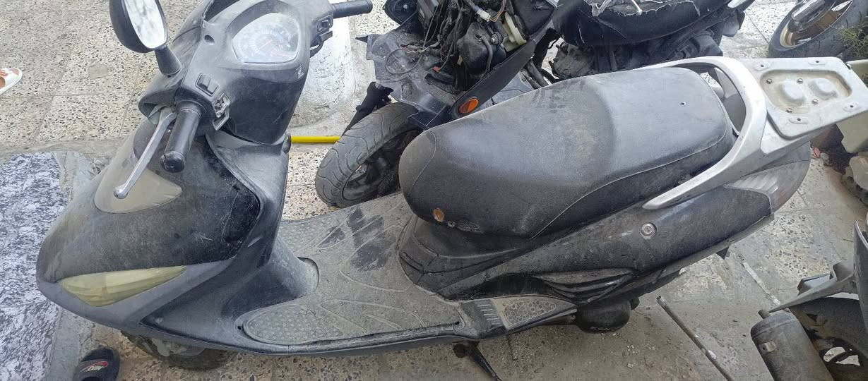 هوندا إيليت محرك 125 cc 2012
موديل 2012 شغاله نكره سلف الدراجه
الدراجه نقصها بنز بريك خلفي دگمه مال اشاير وهورن وكعكعه مال صالنصه فقط الدراجه تجفيت جديد محرك ناعم شرط اذا متشتغل نگره سلف ابيع بالسعر الي يعجبك  

ملاحظة الدراجه كابريتر مو نوزل وماغاسلها لأن عندي غير دراجة استعملها 

السعر 450 وبيها مجال 
*********** فقط واتس اب متوفر
بغداد المشتل
