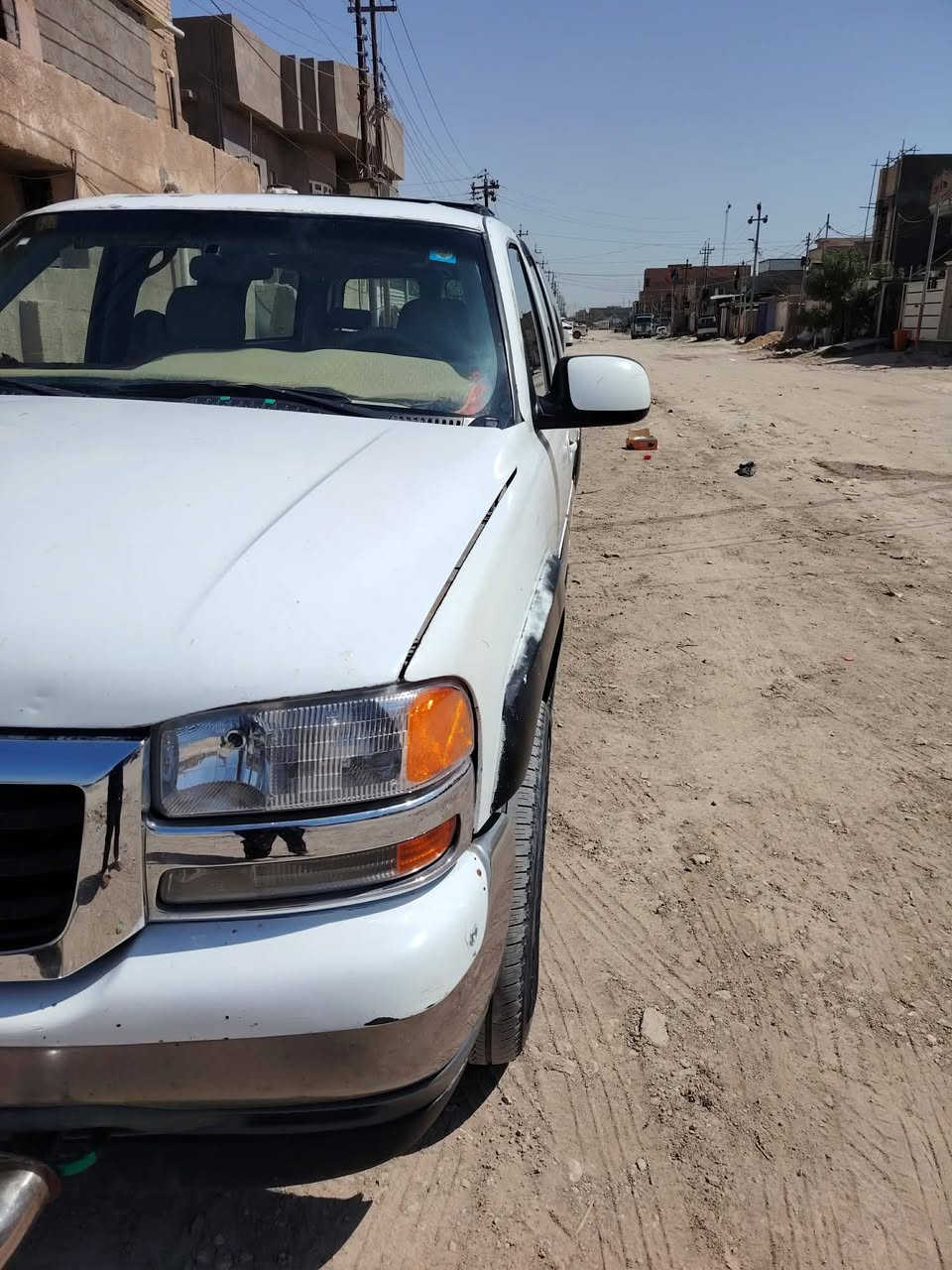 جمسي الفينيه موديل 2002 اجره رقم بصره  مكينه 5300 كير 1000 وتورباين حاويه جديد واكسل طايف حاويه  حداديه نضيفه تبريد شغال مكفول البدي والشواصي من الضربه عدا طخات بسيطه تاخذ مصفره هيئة وغرامات السعر 57 وبيها مجال السياره بلحله ومالك السياره بلحله تحويل مباشر ***********
