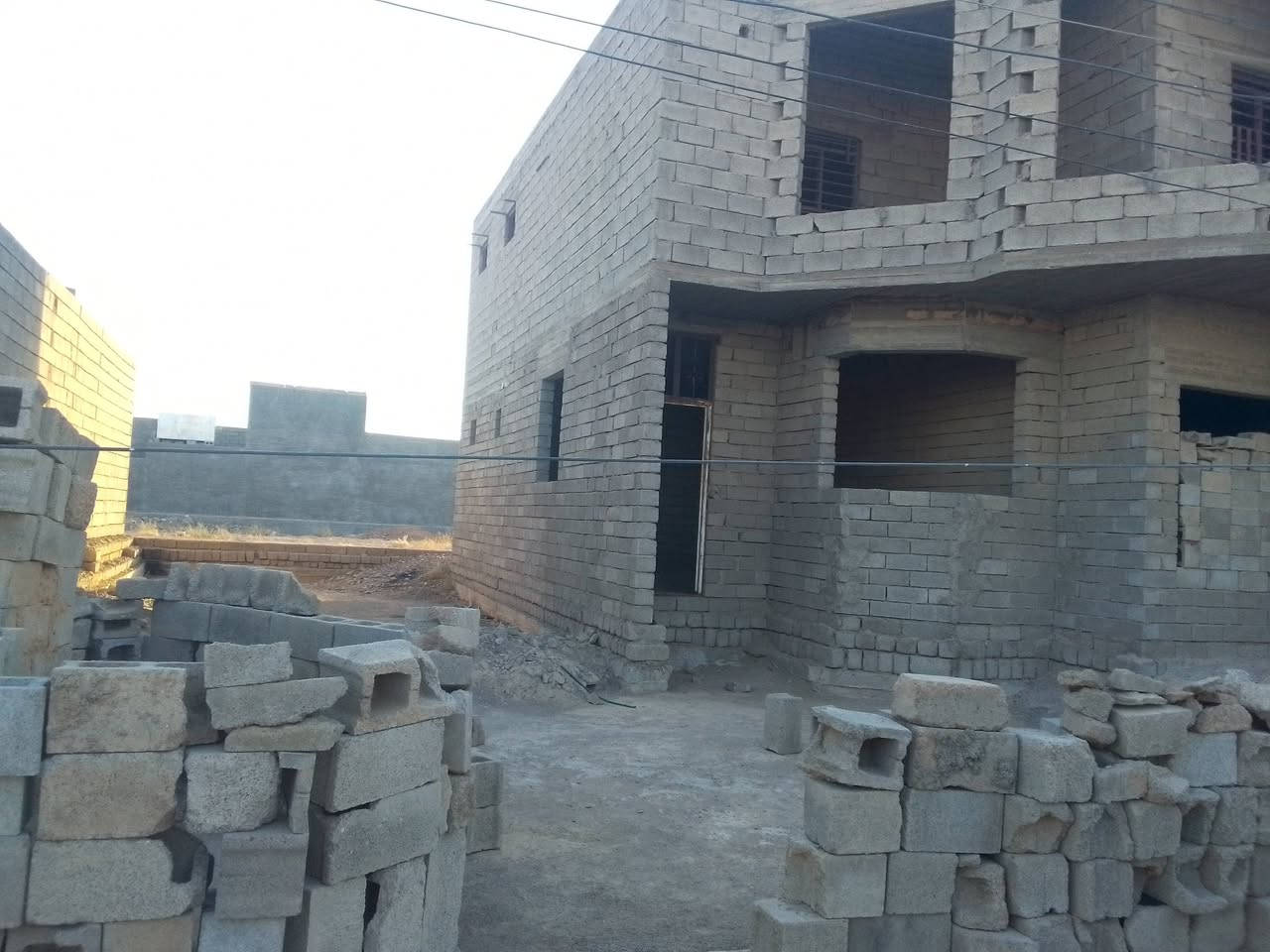 هيكل لبيع تكريت الفرسان مساحه 400 بي ست قرف نوم6+ستقبال+مطبخ حار بارد+6حمام سعر50بي مجال***********

